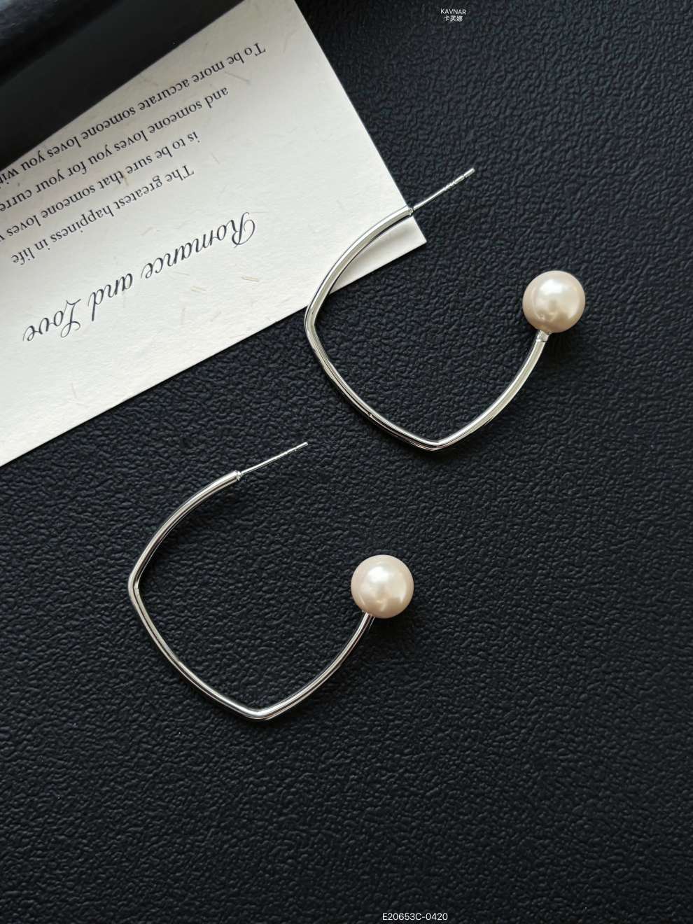 轻奢高级感珍珠耳圈夸张气质素圈耳环小众百搭个性耳饰