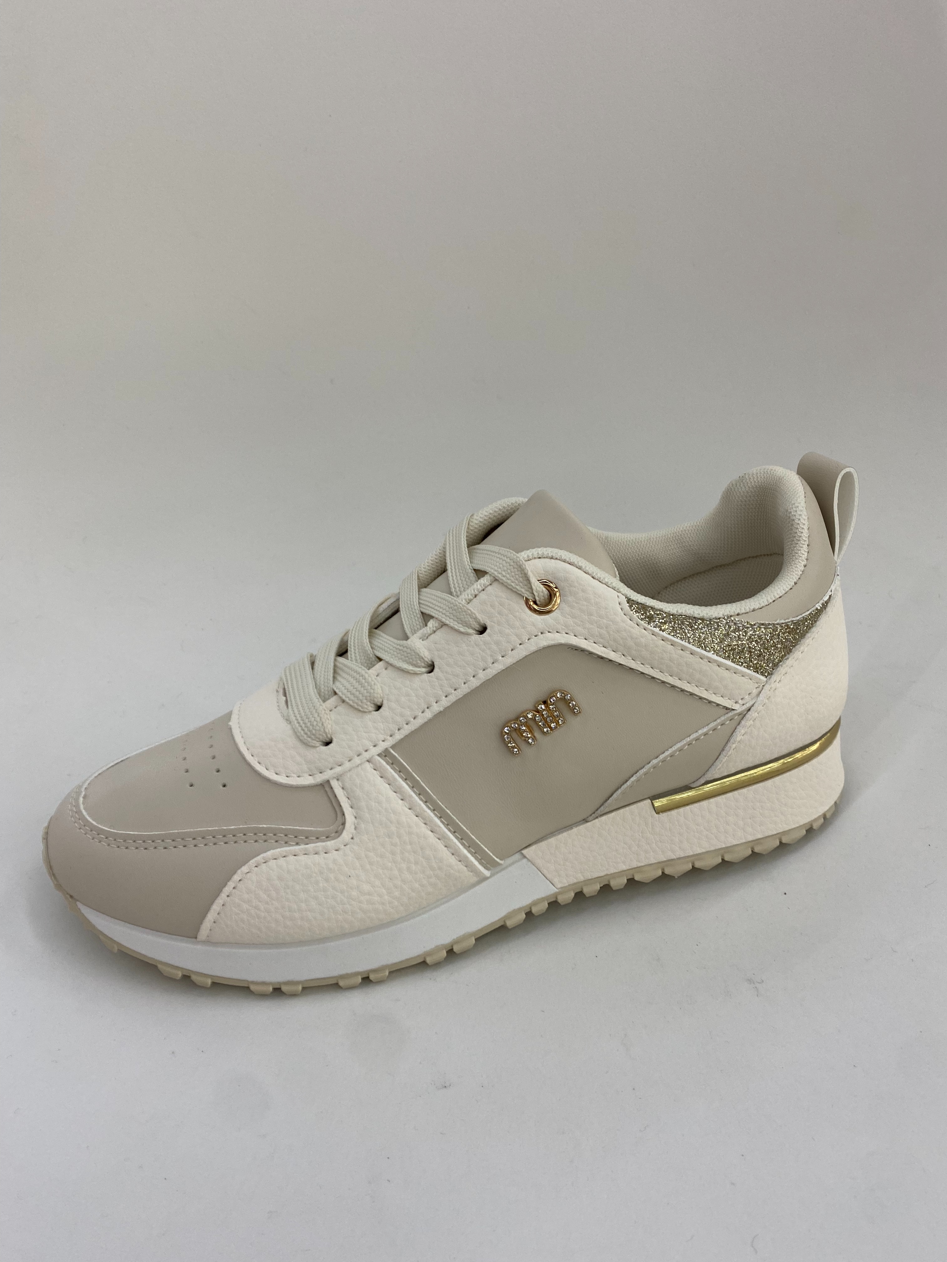 The mesh fabric of summer casual sports shoes is breathable, comfortable, lightweight and anti-slip Specification drawing