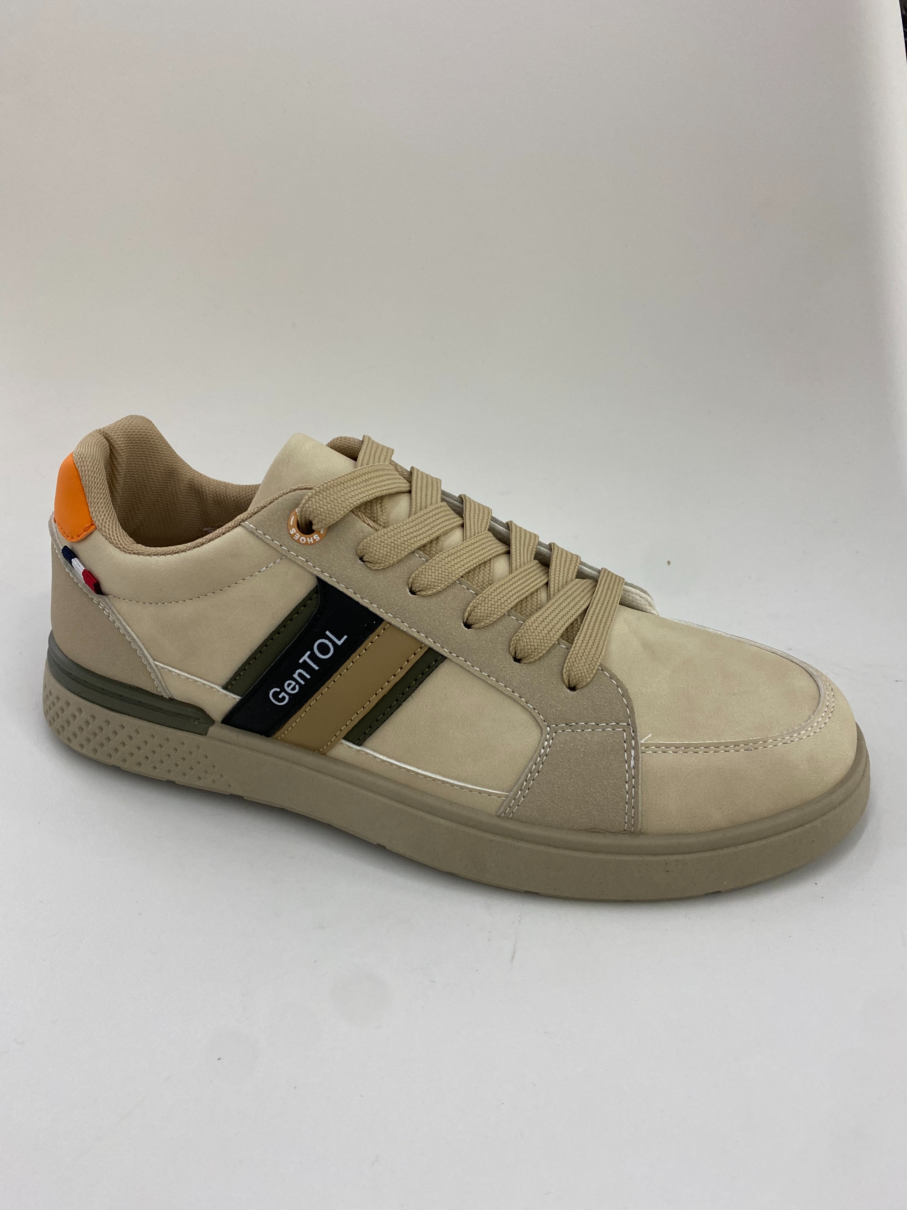 New trend outdoor sports board shoes, anti-slip, wear-resistant, lightweight and comfortable for men Specification drawing