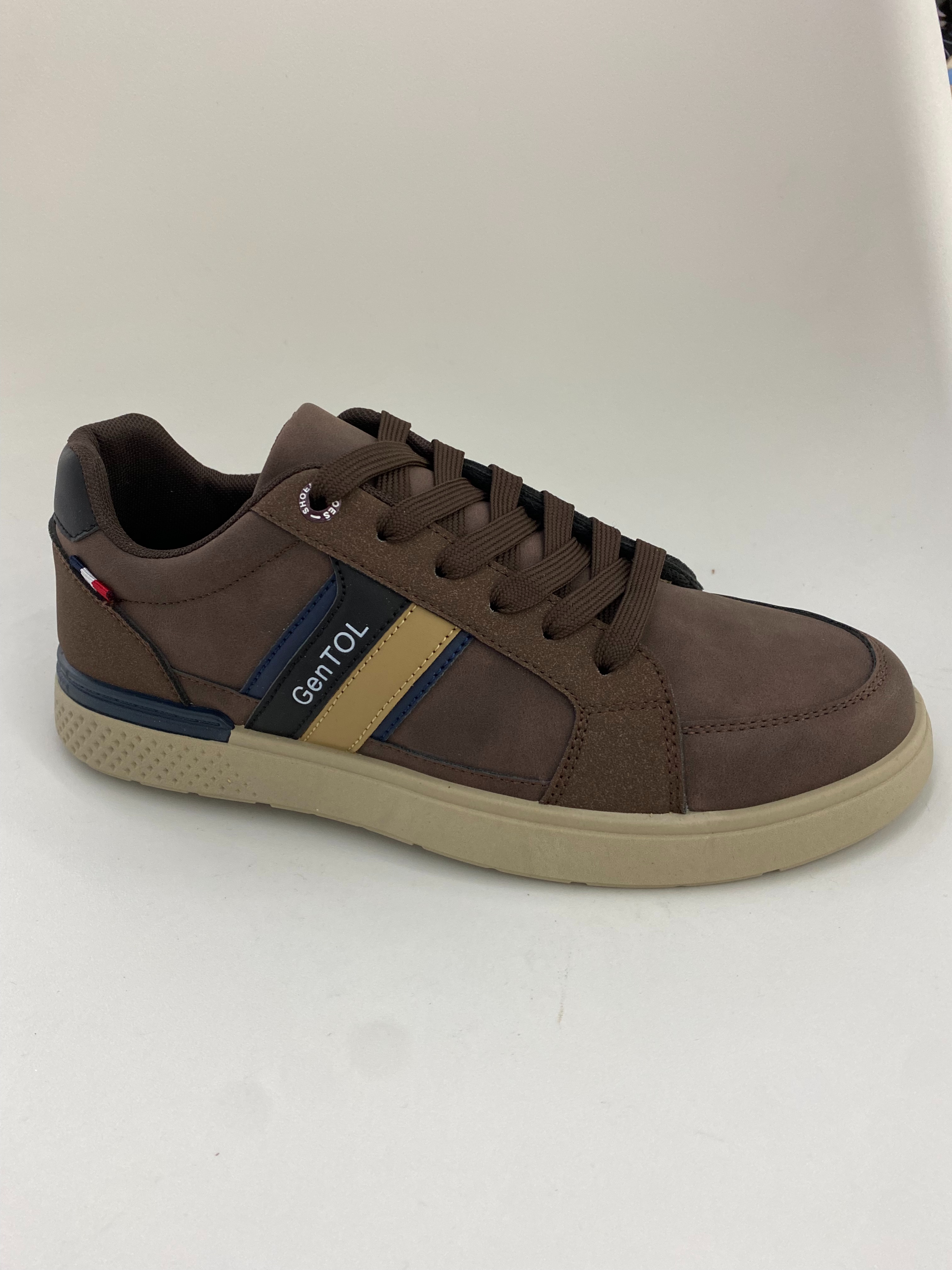 户外运动板鞋新款潮流防滑耐磨轻便舒适男款