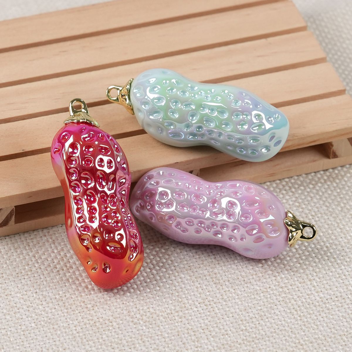 亚克力花生挂件细节图
