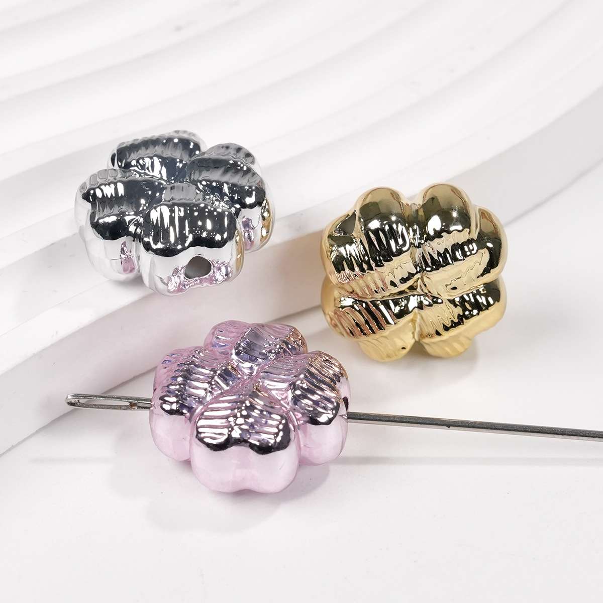 UV four-leaf clover Item Picture