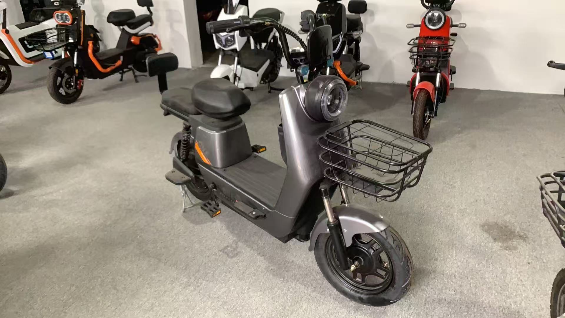 电动车  电瓶车细节图