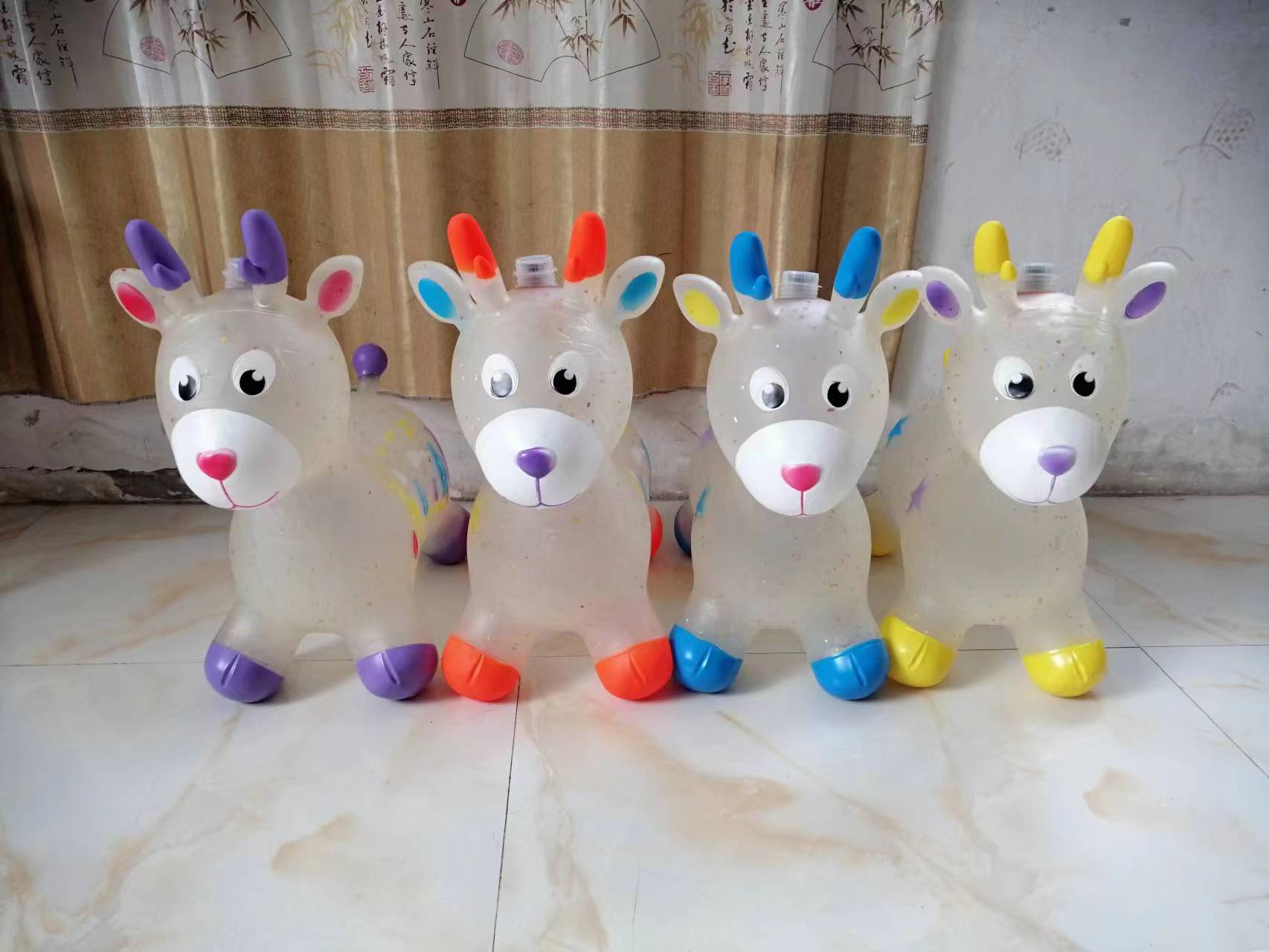 充气城堡/皮划艇橡皮艇/气模/intex水池/跟屁虫白底实物图