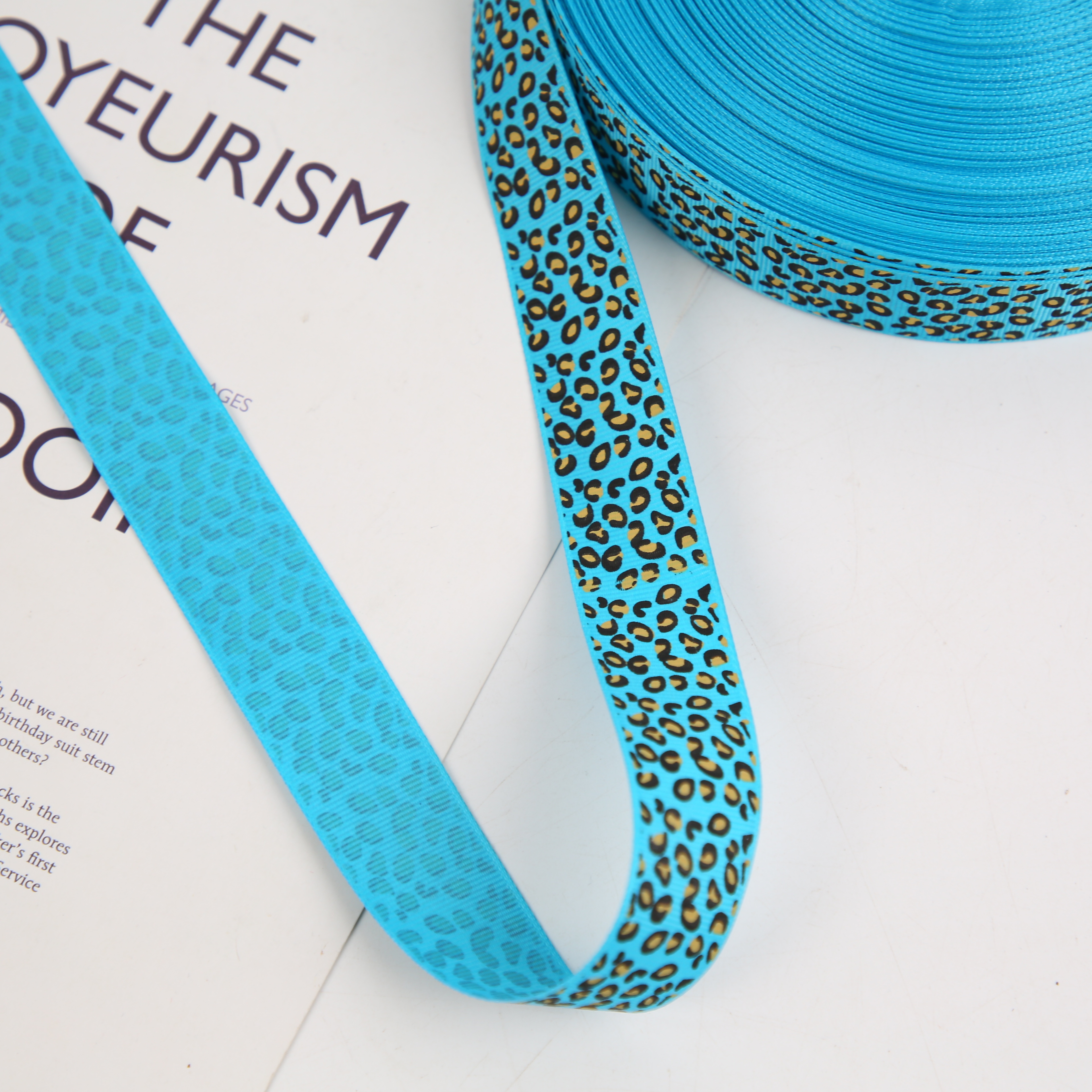Leopard print pattern colored webbing, ribbon ribbed tape, elastic edge wrap tape, woven tape, classic leopard print webbing, personalized leopard print jacquard webbing, multiple colors to choose from, handmade DIY hair accessory packaging accessories Application Scenario