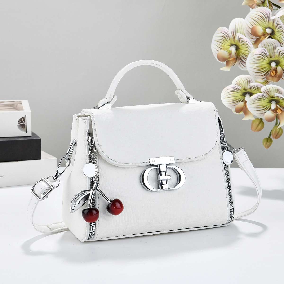 A high-quality women's sachet, a fashionable crossbody bag for women. PU women's high-quality sachet, a fashionable crossbody bag for women detail image 7