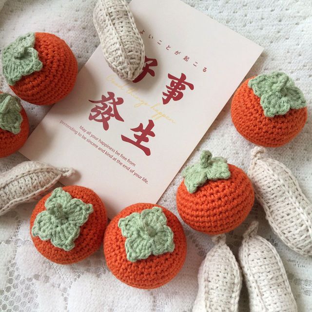 This handcrafted persimmon and peanut decorative item is a creative weaving pendant. It's a gift for moving into a new home and wedding. It's a realistic persimmon and peanut home decoration and a best-selling gift for festivals