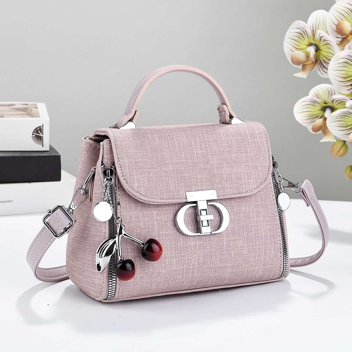 A high-quality women's sachet, a fashionable crossbody bag for women. PU women's high-quality sachet, a fashionable crossbody bag for women detail image 5