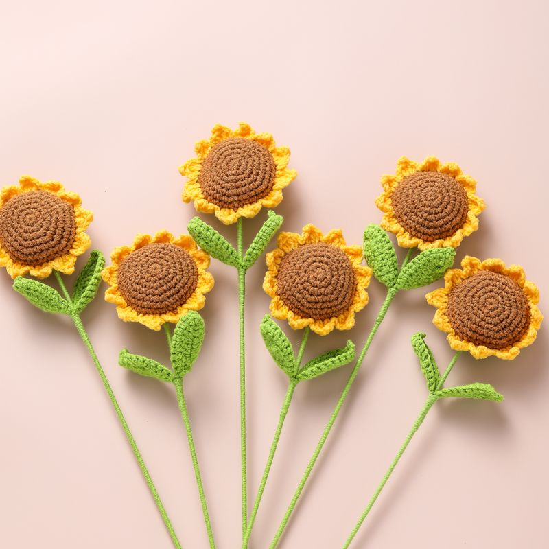 Hand-crocheted sunflower bouquets never wither. Sunflower Valentine's Day and graduation season gifts. Home decoration ornaments. Creative woven everlasting flowers in stock for wholesale Specification image