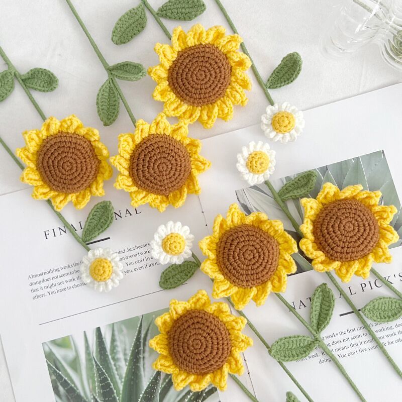 Hand-crocheted sunflower bouquets never wither. Sunflower Valentine's Day and graduation season gifts. Home decoration ornaments. Creative woven everlasting flowers in stock for wholesale Application Scenario