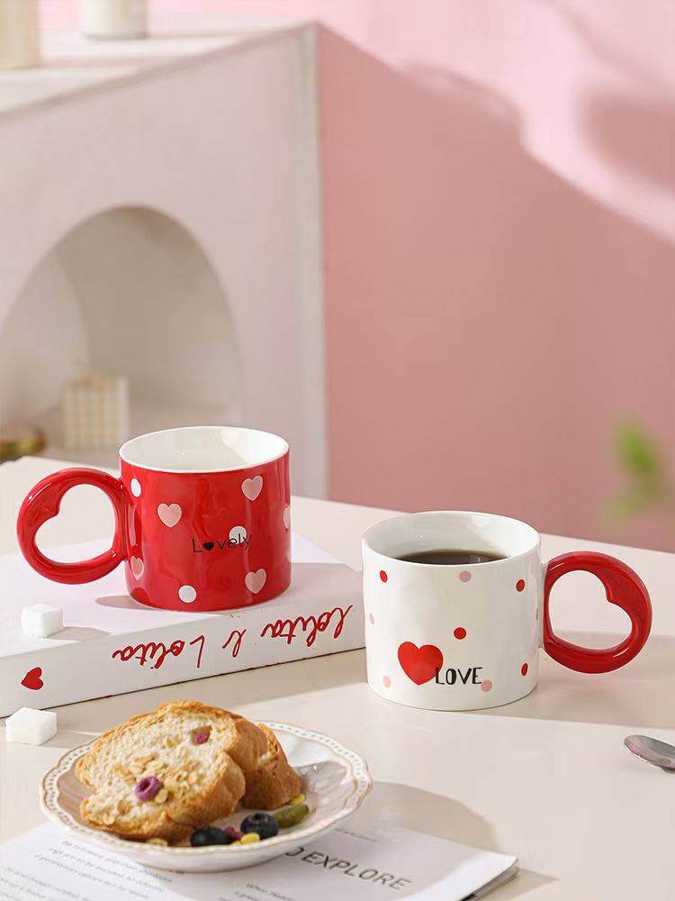 Summer couple's cute mugs, World Cup coffee cups, daily necessities cups, new ceramic heart-shaped mugs, one cup one color box, a great choice for souvenirs Specification image