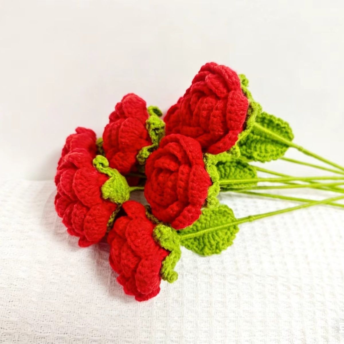 A romantic and creative gift bouquet of hand-crocheted red roses that never wither