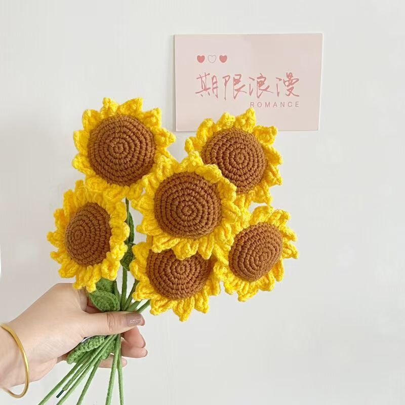 Hand-crocheted sunflower bouquets never wither. Sunflower Valentine's Day and graduation season gifts. Home decoration ornaments. Creative woven everlasting flowers in stock for wholesale details Picture