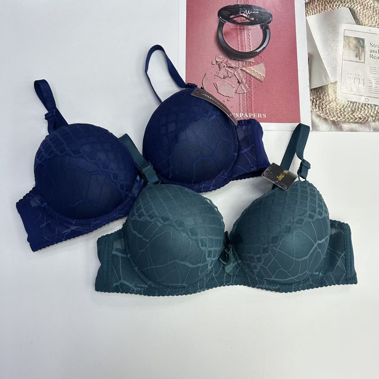 JZY-6732# women's underwear and bras are exported to the Middle East and Africa. They are large-sized, thickened, lace embroidered with bows and have steel rims. QNI romantic bras Application Scenario