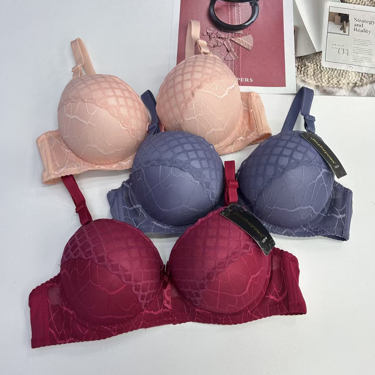 JZY-6732# women's underwear and bras are exported to the Middle East and Africa. They are large-sized, thickened, lace embroidered with bows and have steel rims. QNI romantic bras details Picture