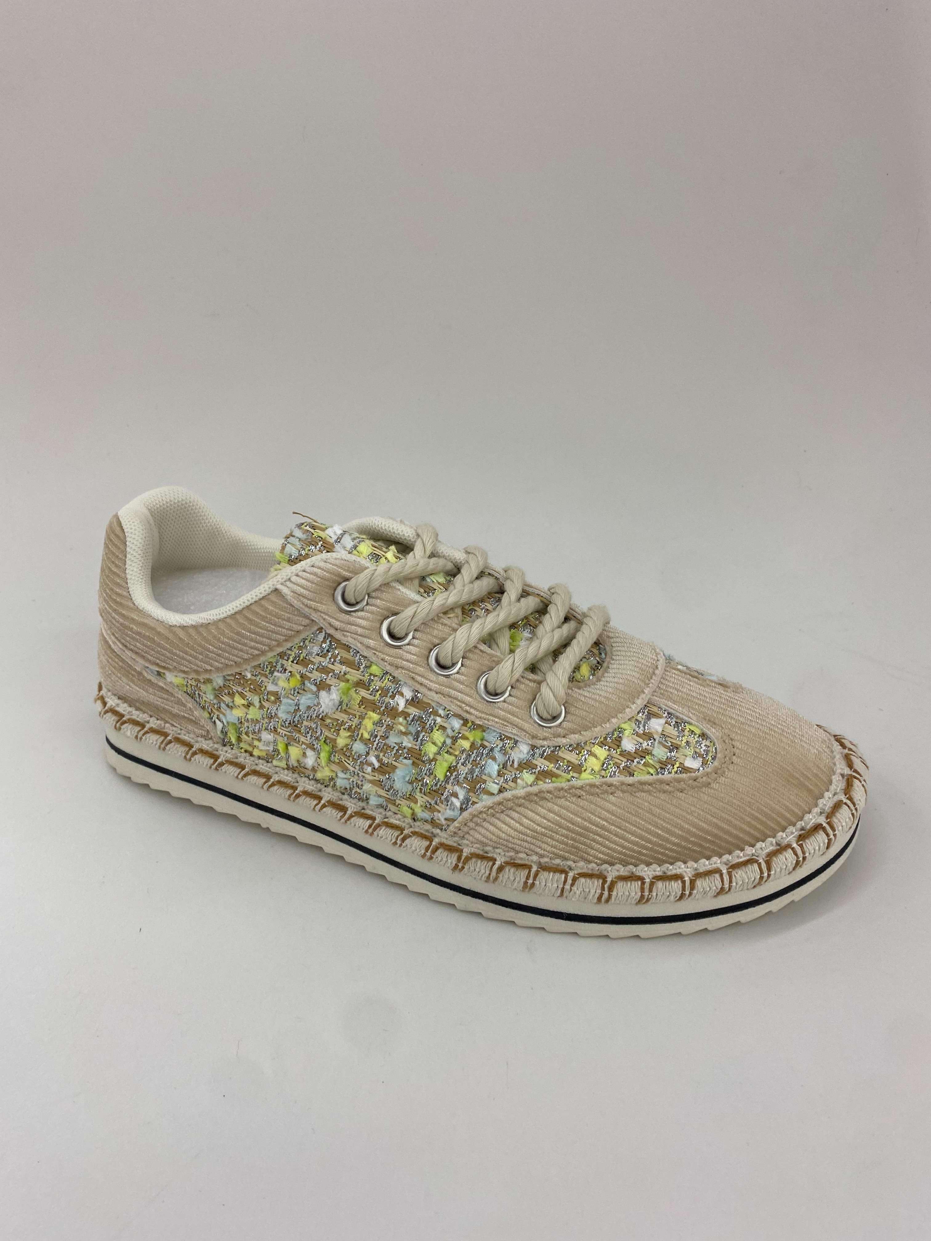 Women's summer casual slippers are comfortable, breathable, lightweight and anti-slip full figure
