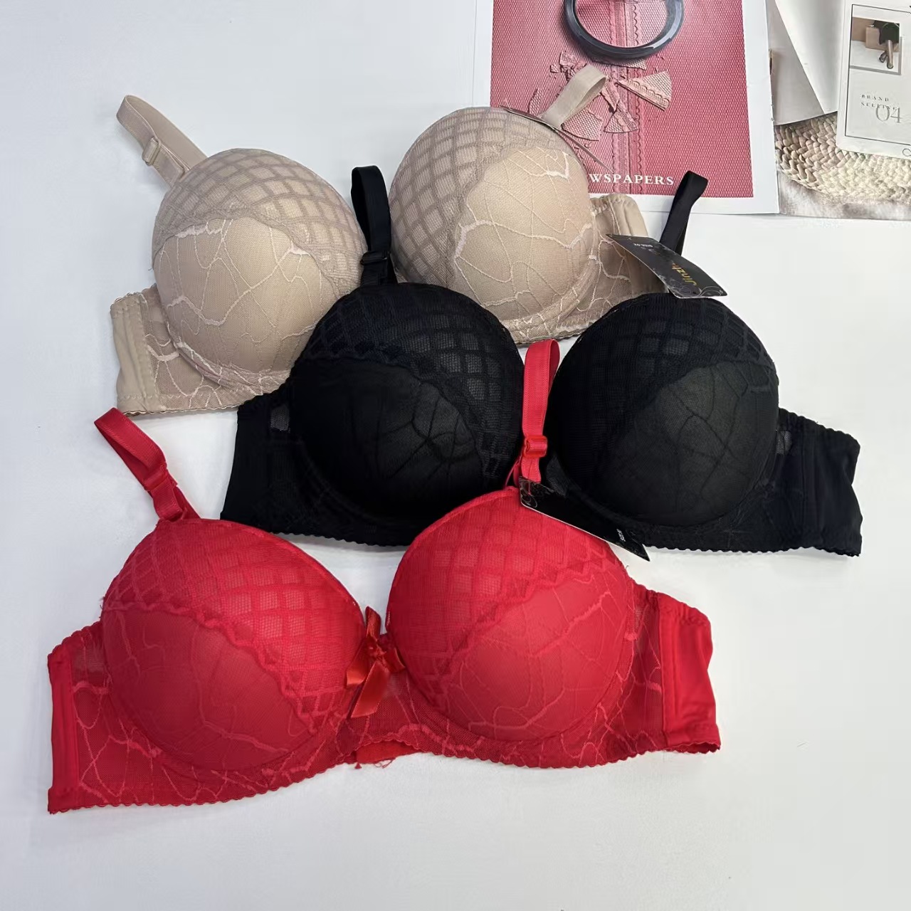 JZY-6732# women's underwear and bras are exported to the Middle East and Africa. They are large-sized, thickened, lace embroidered with bows and have steel rims. QNI romantic bras Item Picture