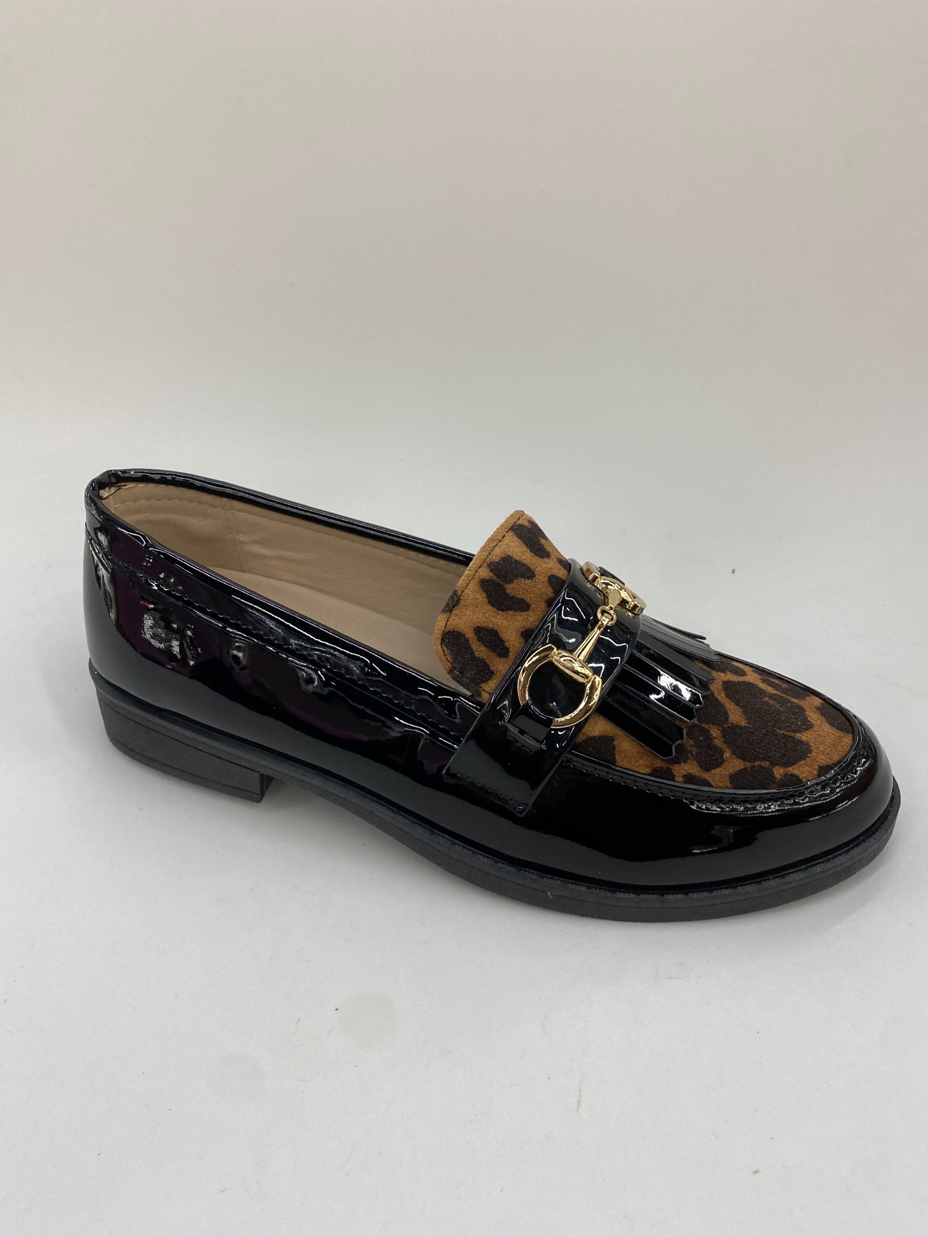Black patent leather leopard print women's shoes with a sense of design, knitted work and shopping shoes full figure