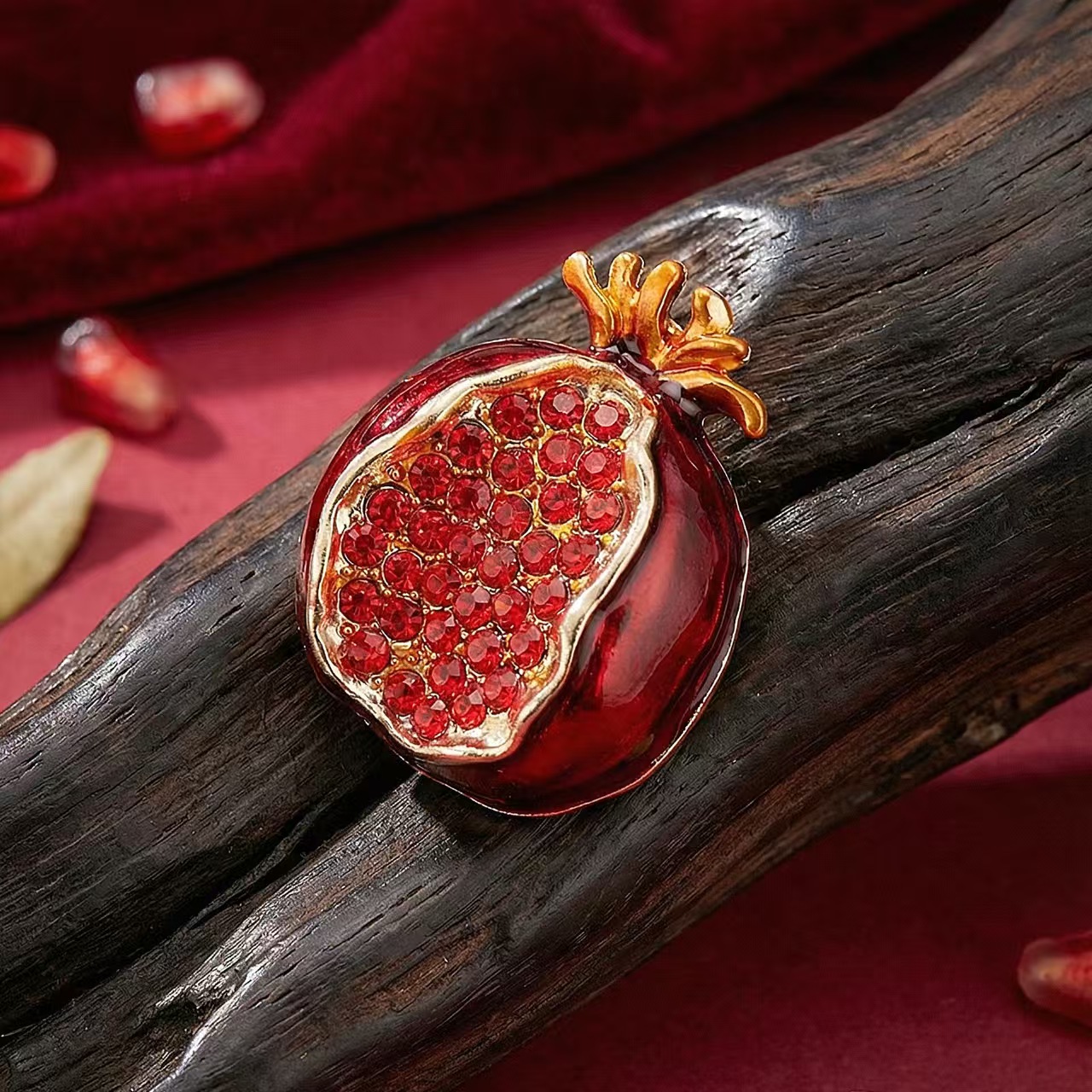 Hot-selling enamel oil drip, red diamond, red pearl, pomegranate brooch, overcoat, suit jacket, corsage factory direct sales, versatile Specification image