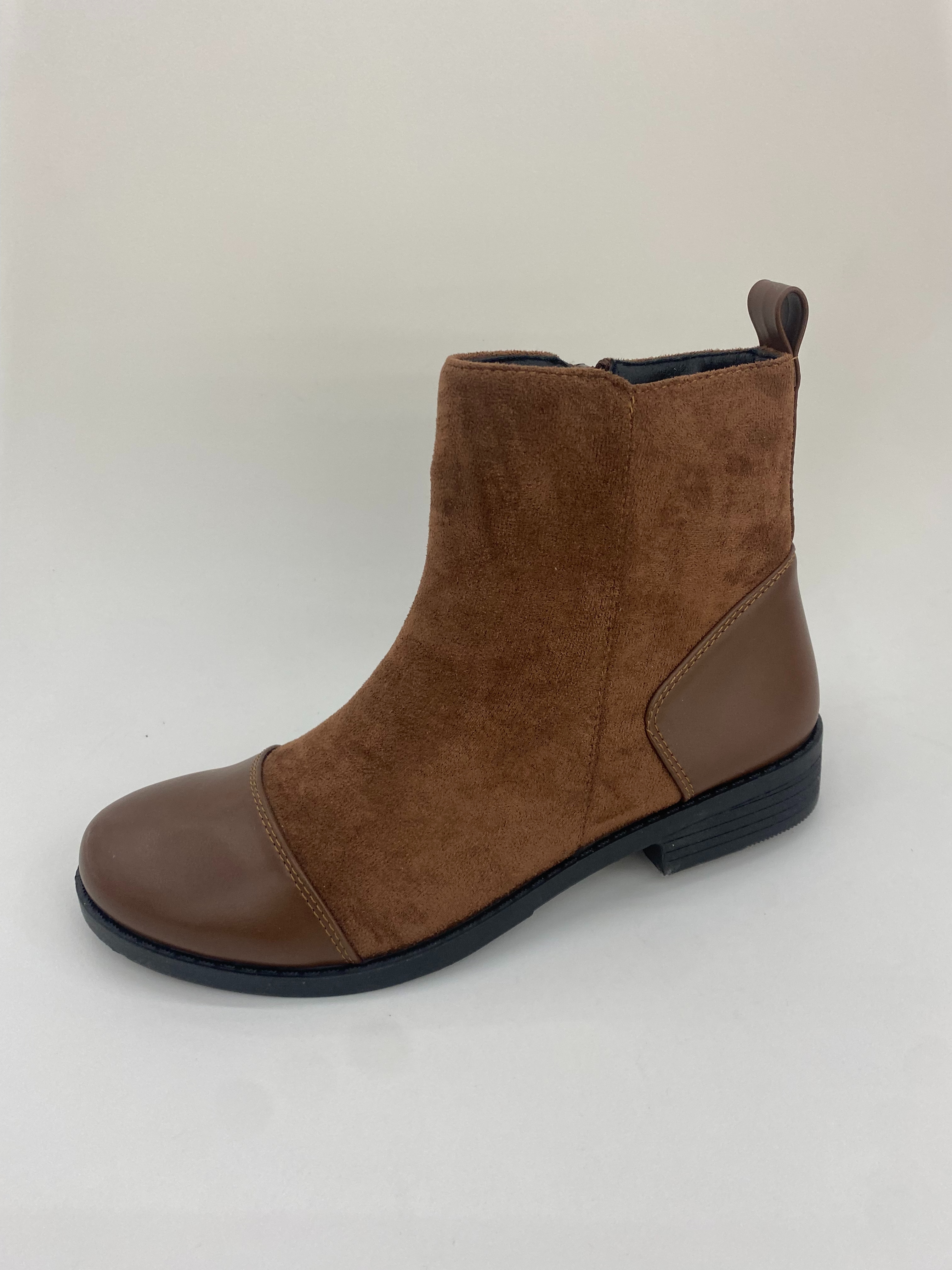 Brown suede short boots for women, mid-waist knitted boots with a sense of design full figure
