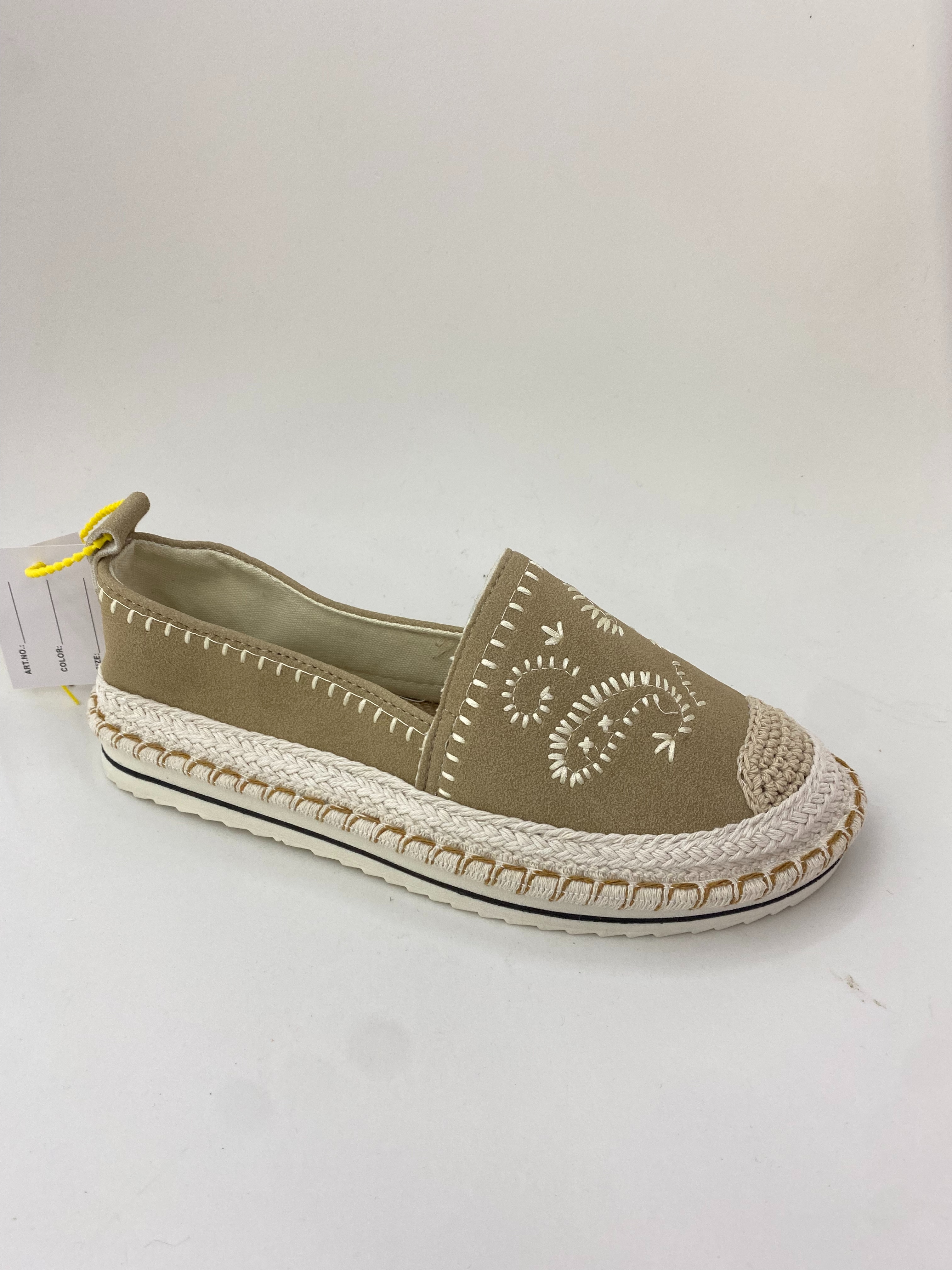 McQueen light-colored embroidered woven shoes, women's single shoes, white thick-soled Dexun casual board shoes full figure