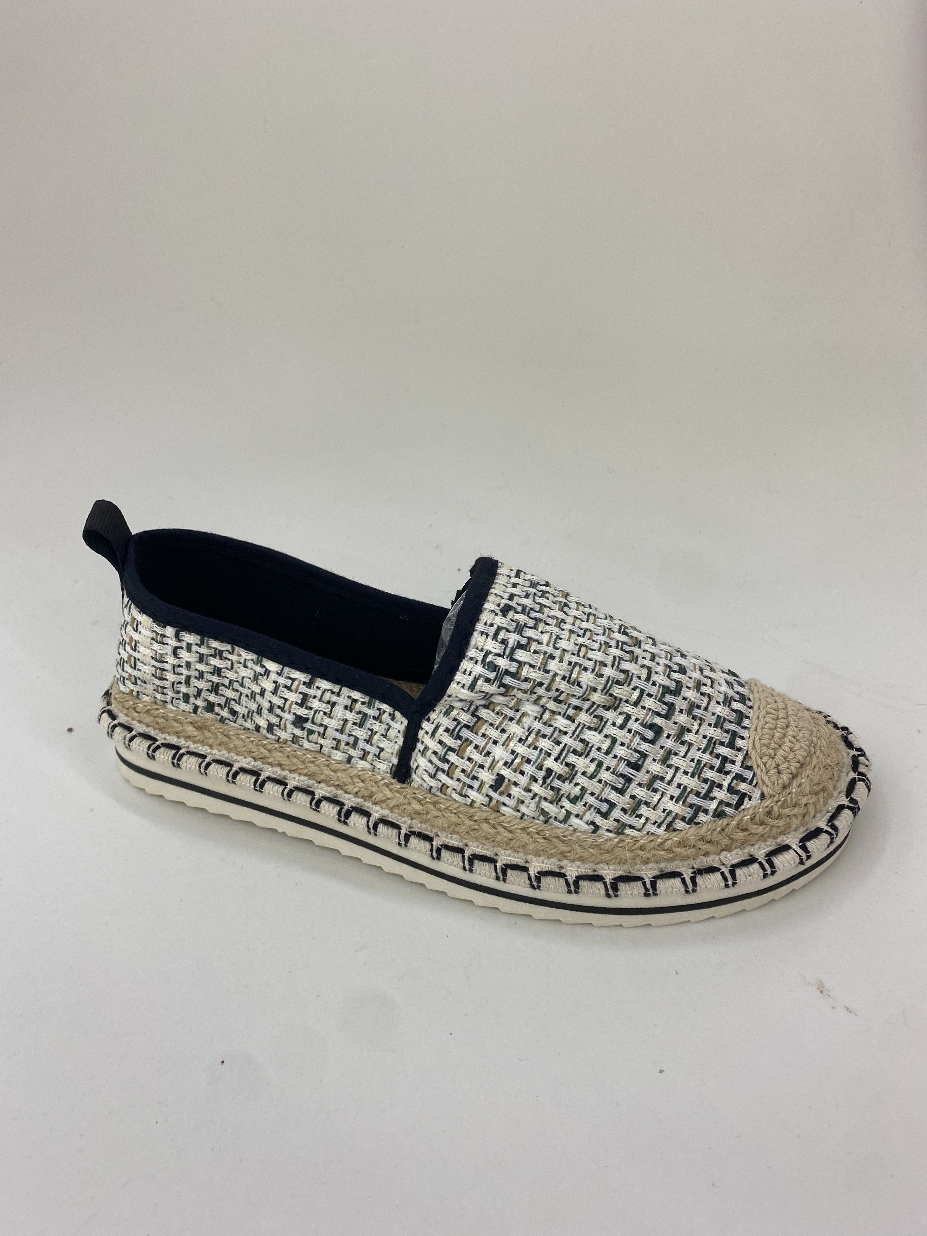 McQueen Training shoes, black edge women's single shoes, woven texture casual board shoes full figure