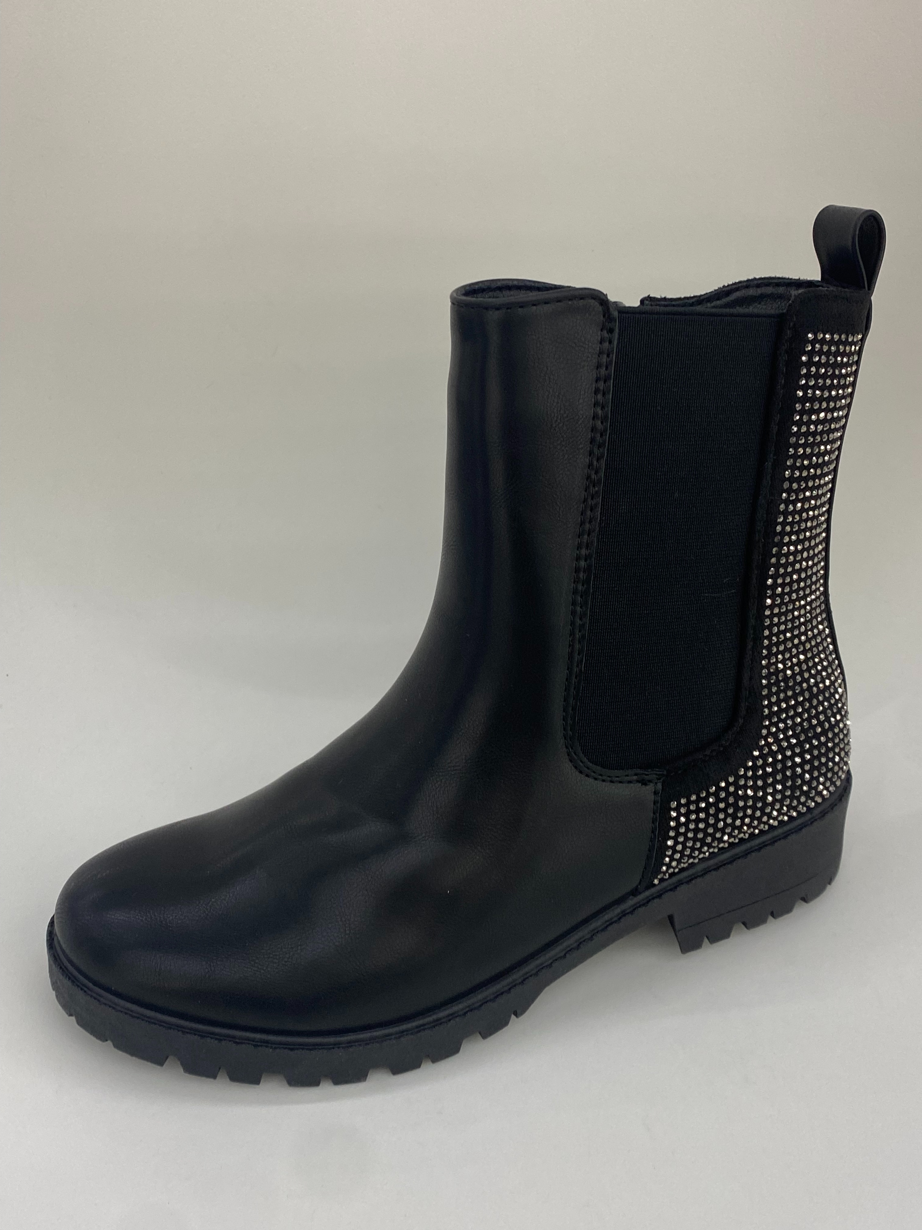 Black cowhide Chelsea boots are casual, slimming, fashionable and versatile women's boots full figure