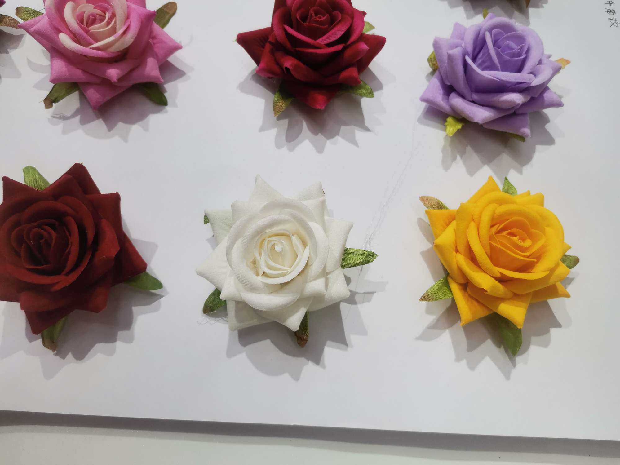 仿真绒布7cm小角玫  DIY设计花胸花饰品装饰花头白底实物图