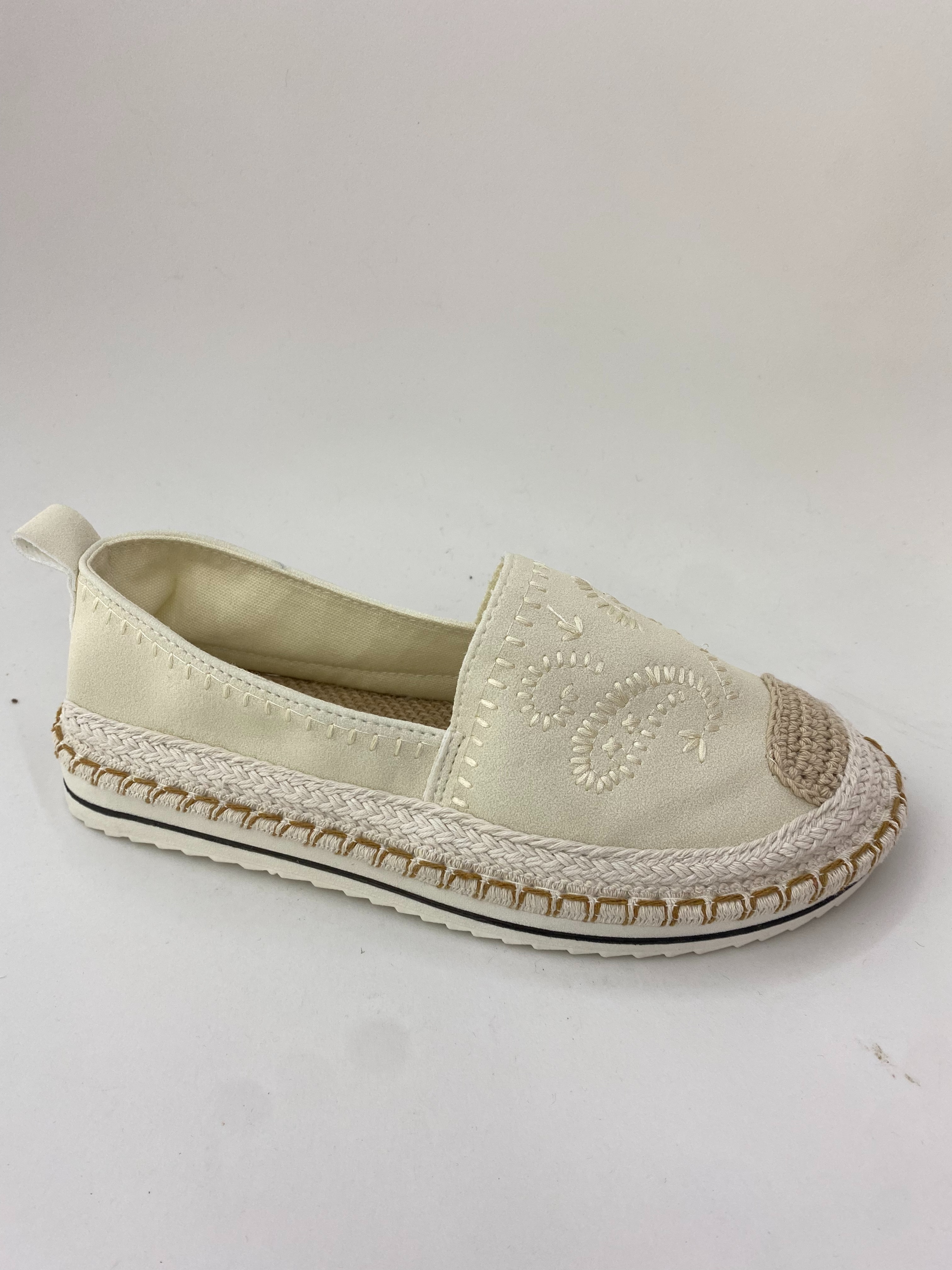 McQueen white embroidered De Xun women's single shoes, white casual shopping life board shoes full figure