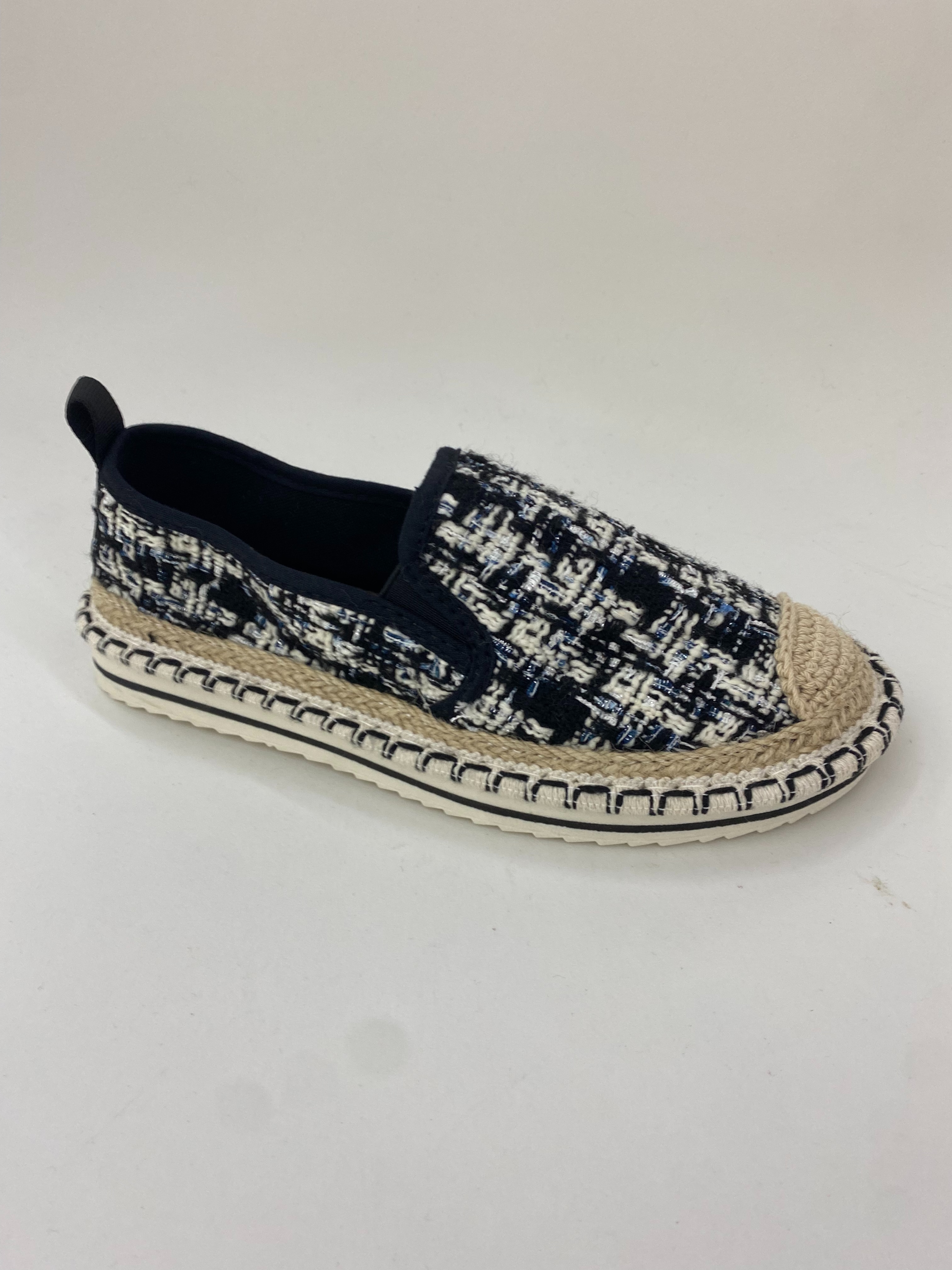 McQueen white thick-soled casual board shoes, women's single shoes, woven texture training shoes full figure