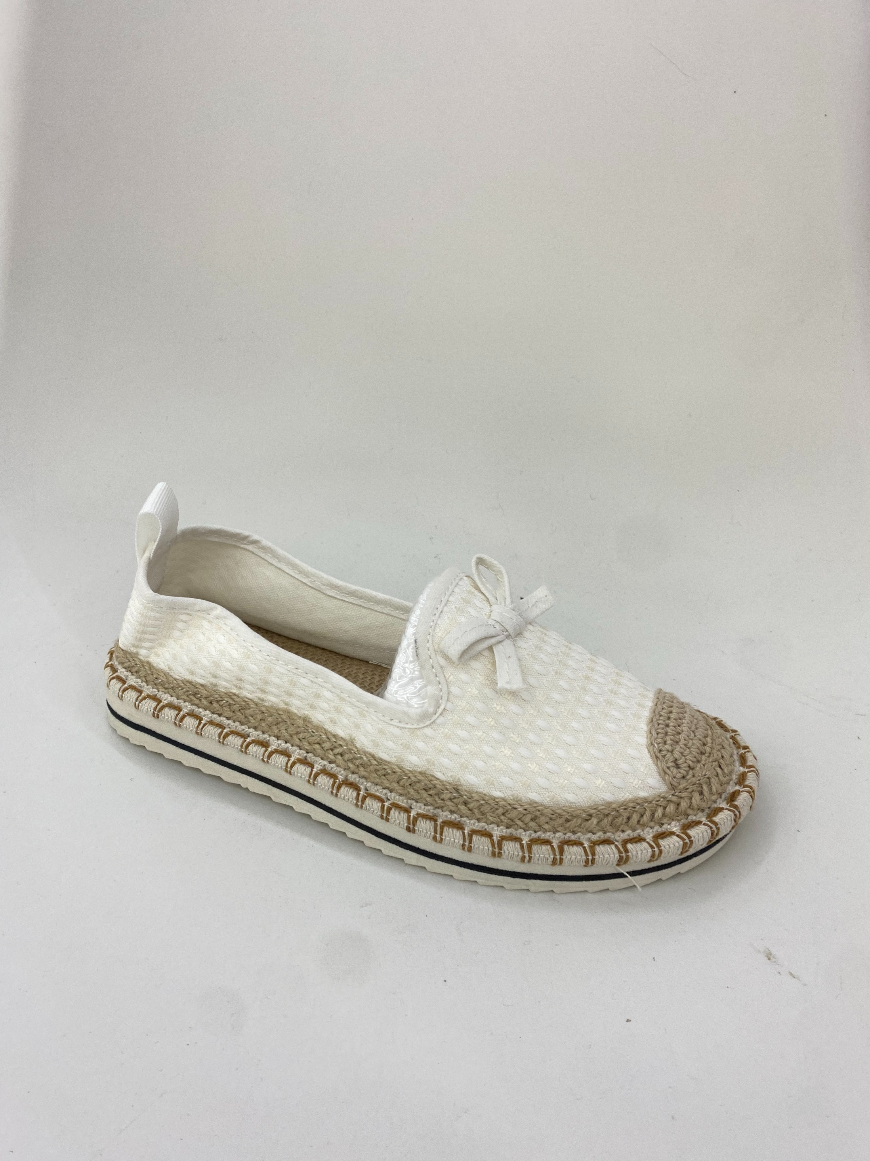 White woven shoes are comfortable and versatile shopping shoes for women full figure