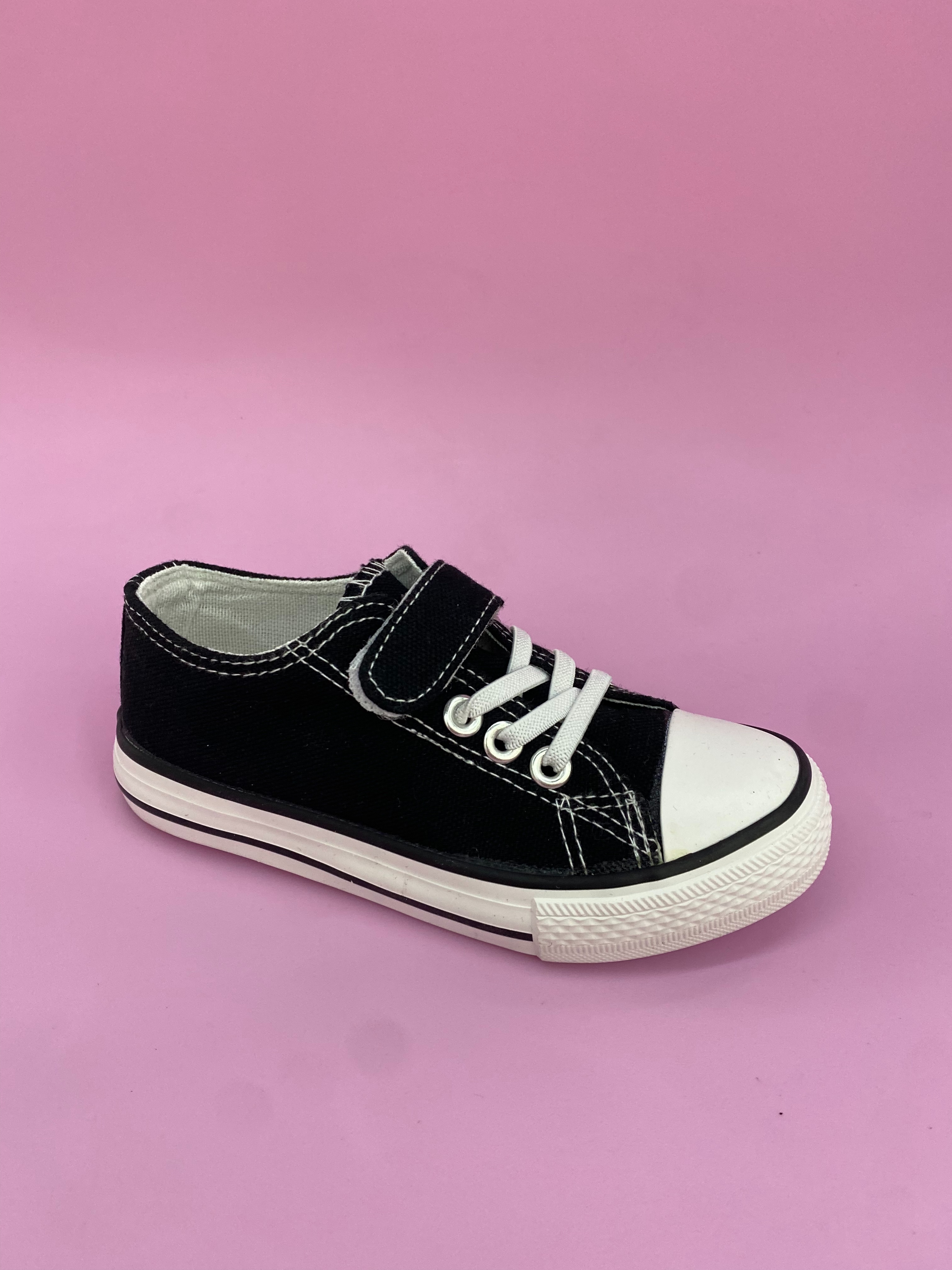 Black canvas women's shoes are comfortable, casual and versatile shopping and living shoes full figure
