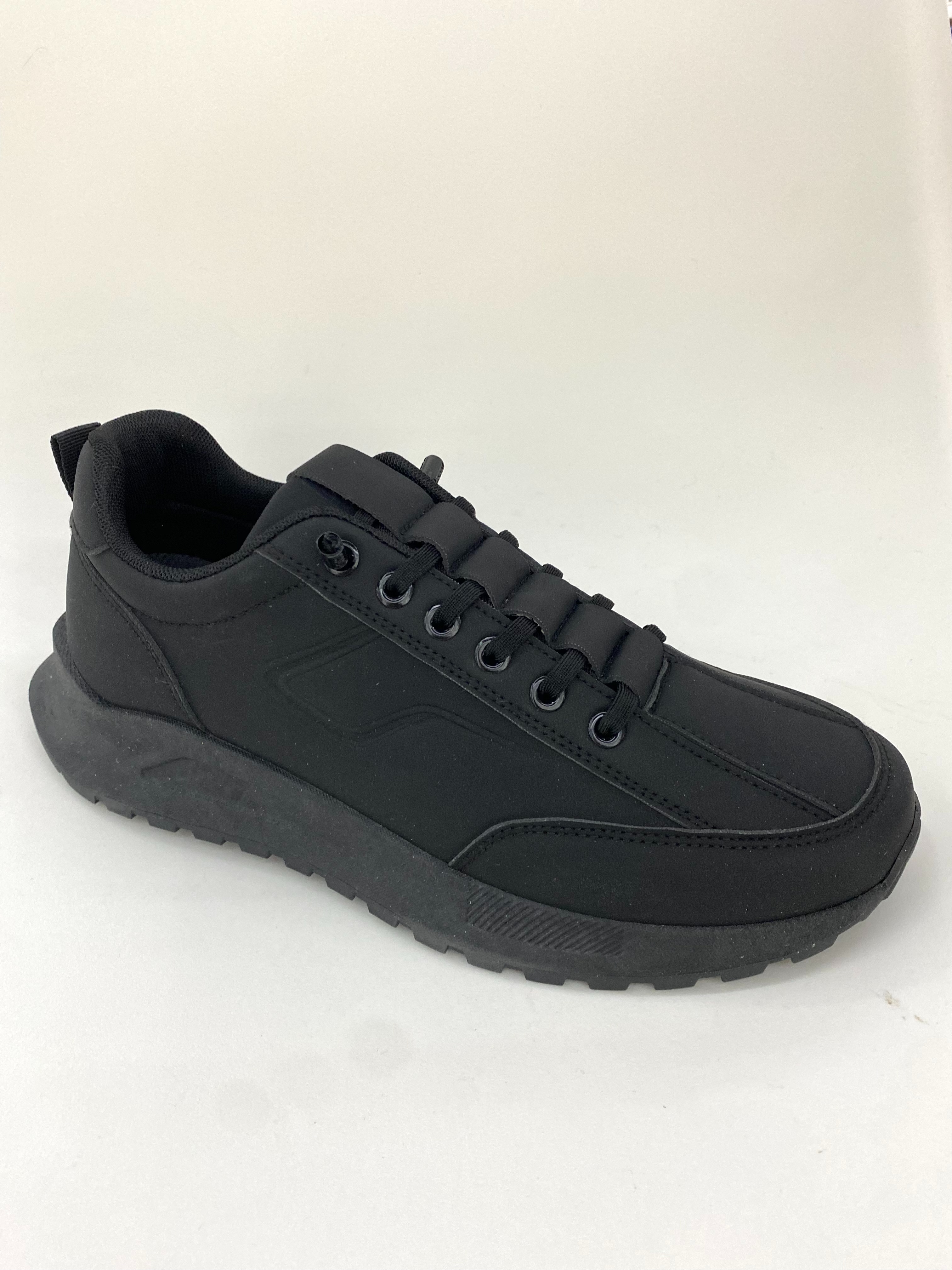Black sneakers are men's summer casual, comfortable and versatile shoes full figure