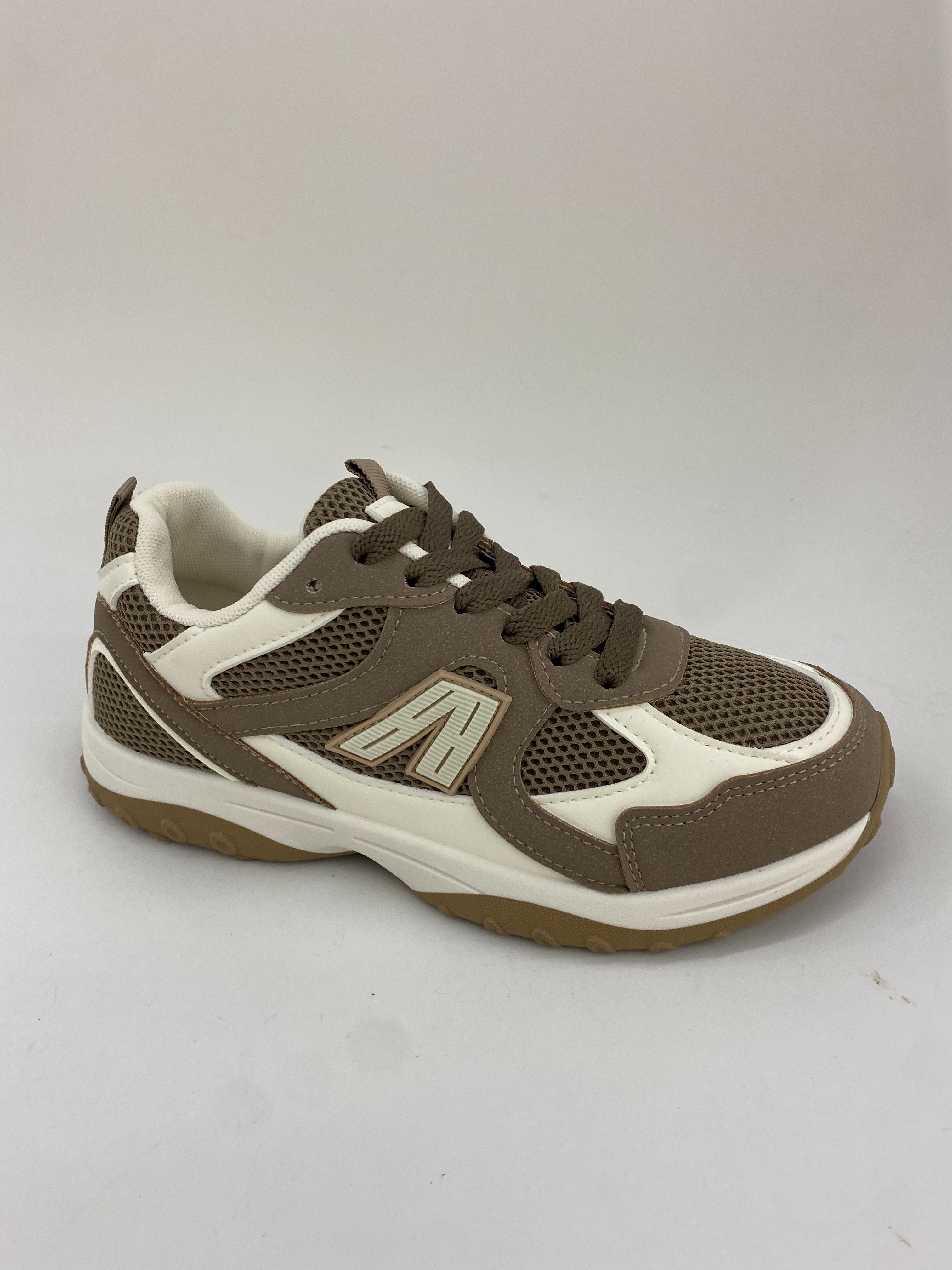 Brown running shoes are breathable, lightweight, comfortable, anti-slip and wear-resistant for women's sports full figure