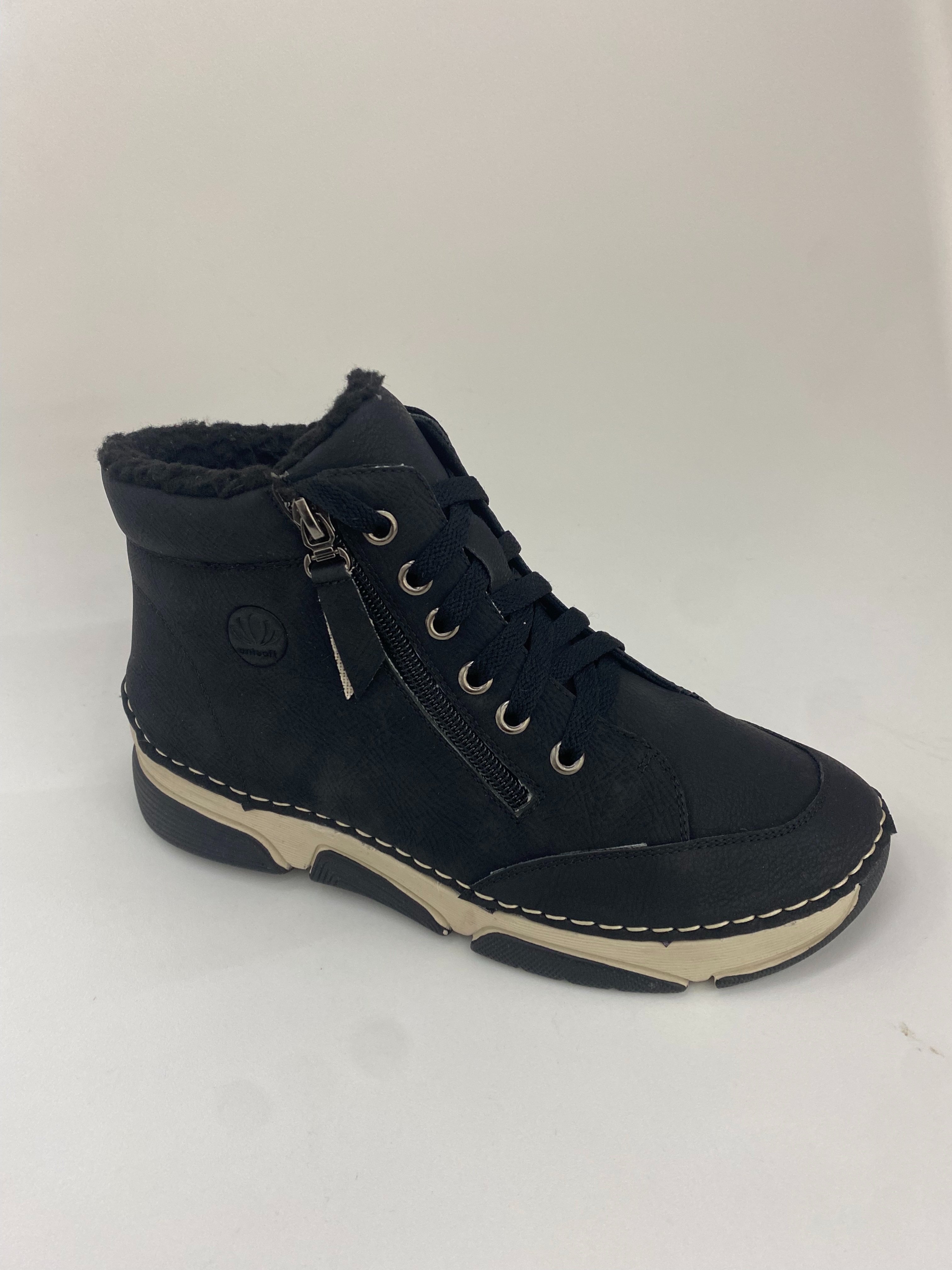 Black top-grain cowhide boots as the main body, casual and warm women's boots full figure