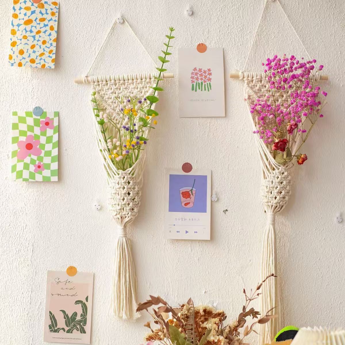 Hand-woven wall hanging baskets, flower baskets, tapestries, Bohemian small flower baskets, wall hangings for living rooms, bedrooms, and homestays, cotton rope woven, artistic style soft furnishings, and great items for creating an atmosphere