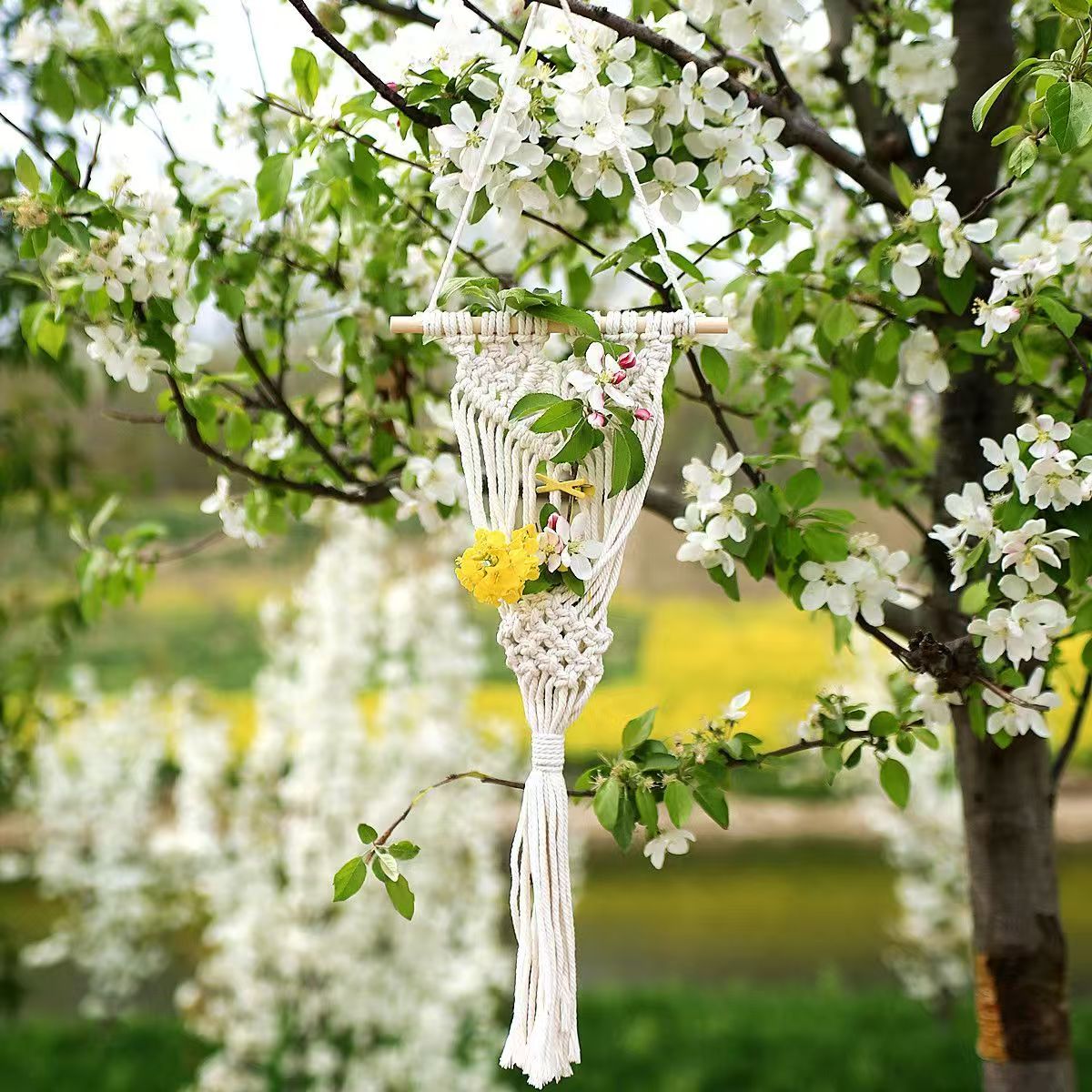 Hand-woven wall hanging baskets, flower baskets, tapestries, Bohemian small flower baskets, wall hangings for living rooms, bedrooms, and homestays, cotton rope woven, artistic style soft furnishings, and great items for creating an atmosphere Specification image