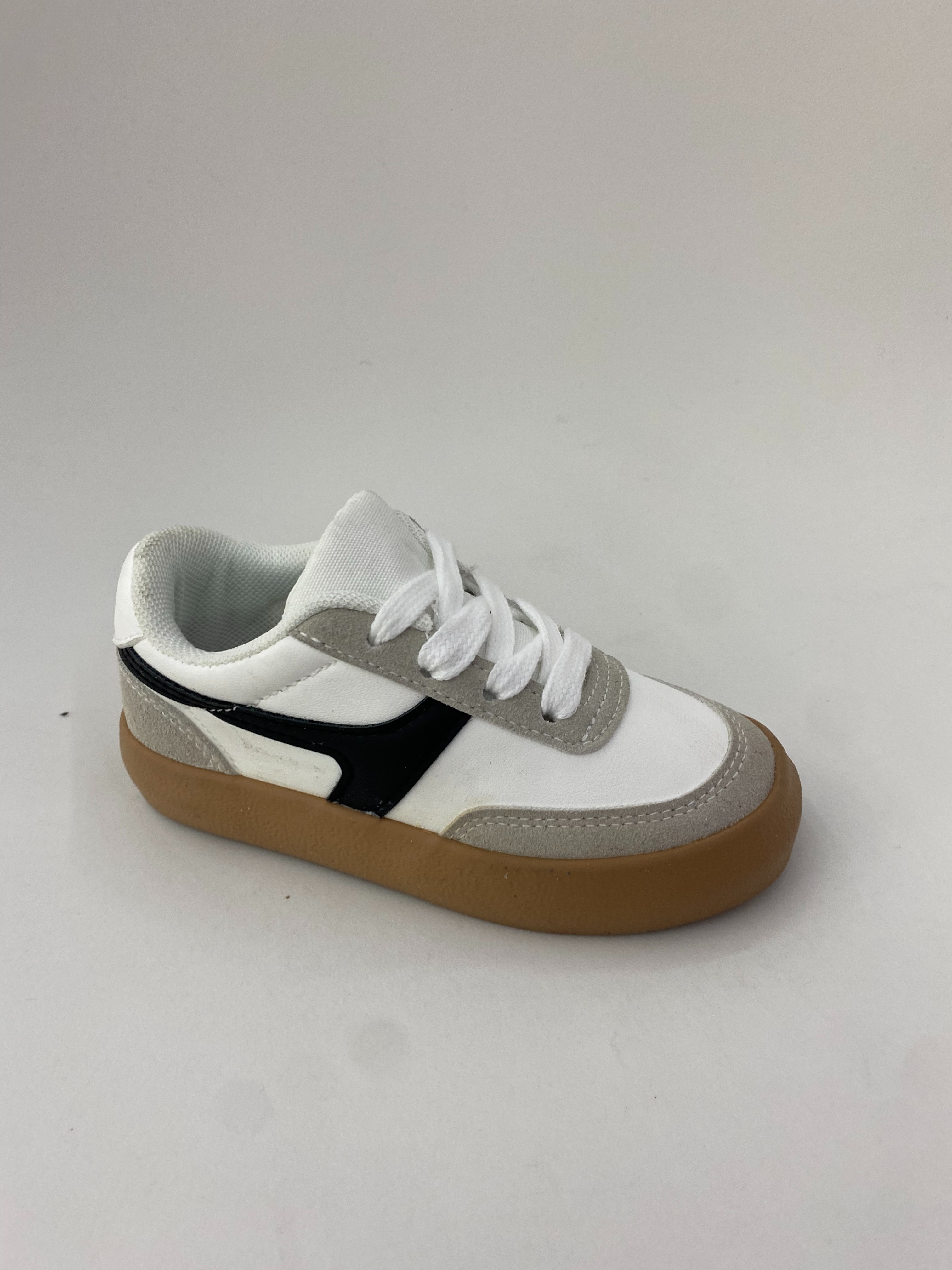 The new children's sports shoes are breathable and anti-slip, running shoes and white shoes are trendy full figure