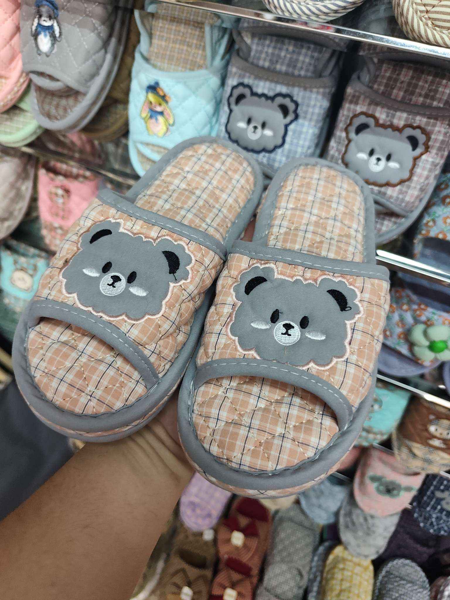 Home fabric slippers for women, summer home shoes, silent and quiet fabric cartoon men's and women's home slippers, machine washable without deformation or shrinkage, cartoon embroidered shoes and slippers detail image 1