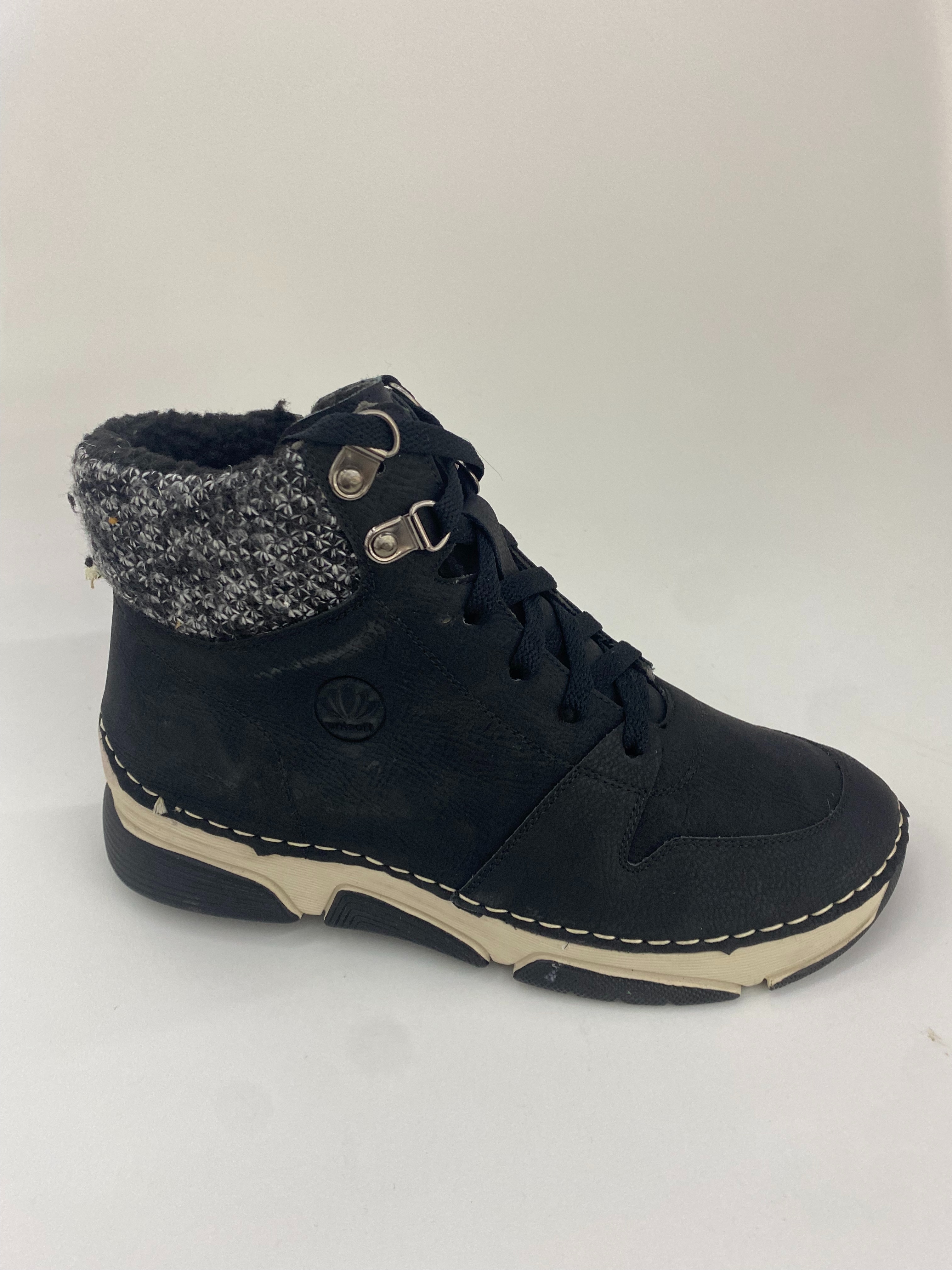 Black women's boots, mid-waist knitted black shopping work boots with a sense of design full figure