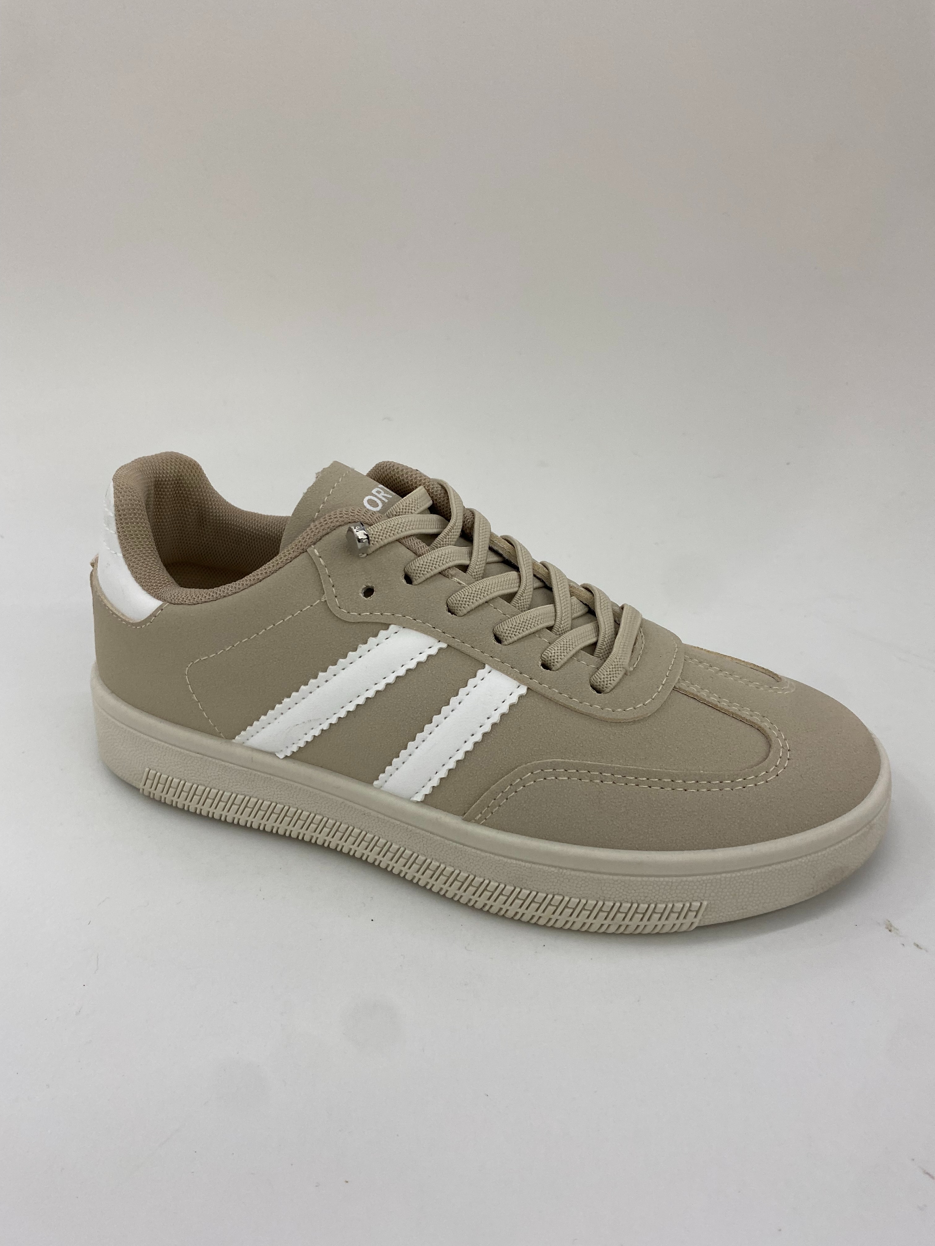 Women's summer casual sports shoes are breathable, comfortable and anti-slip full figure