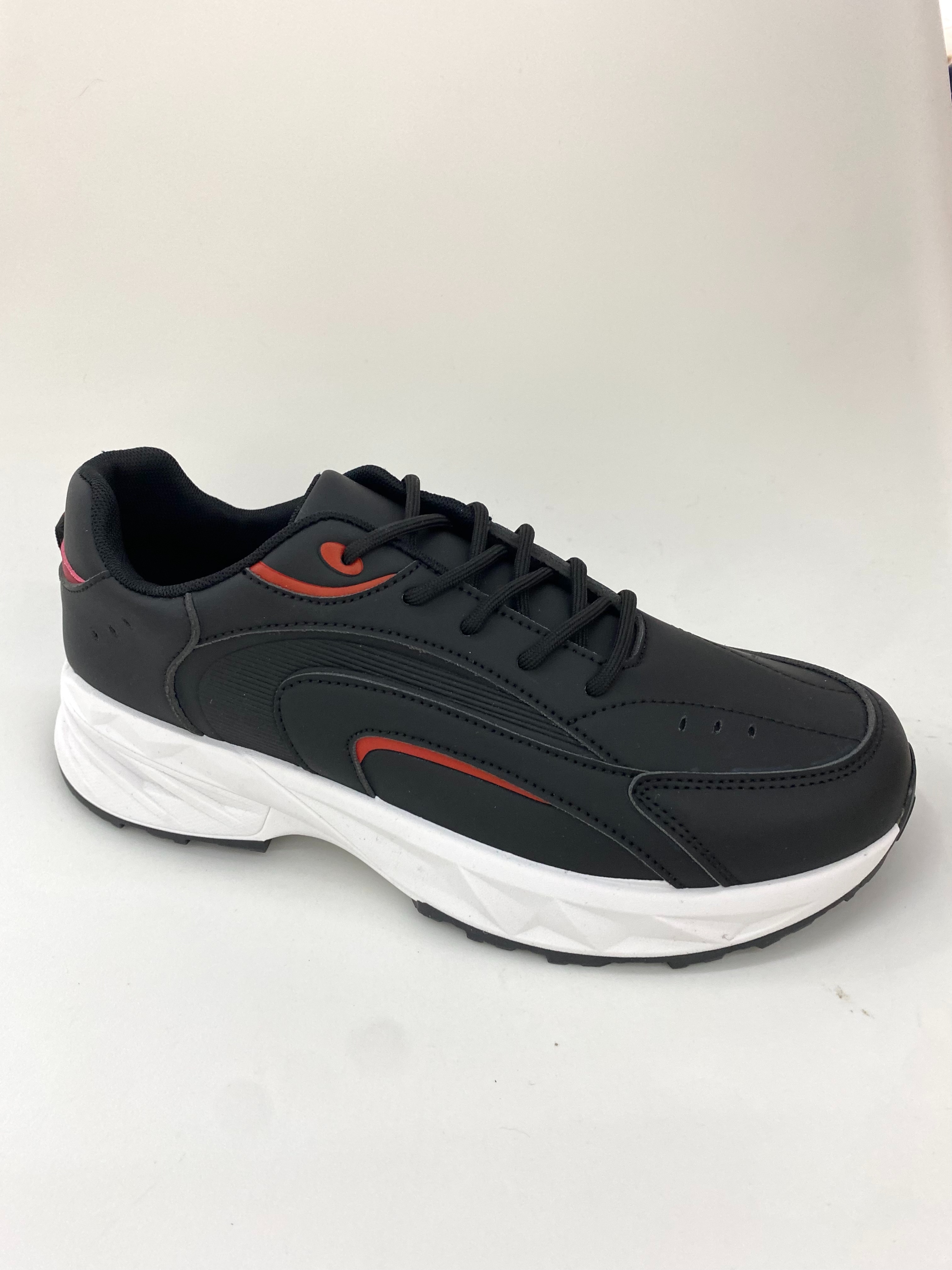Black sneakers for men's summer casual wear are breathable, comfortable, lightweight and shock-absorbing full figure