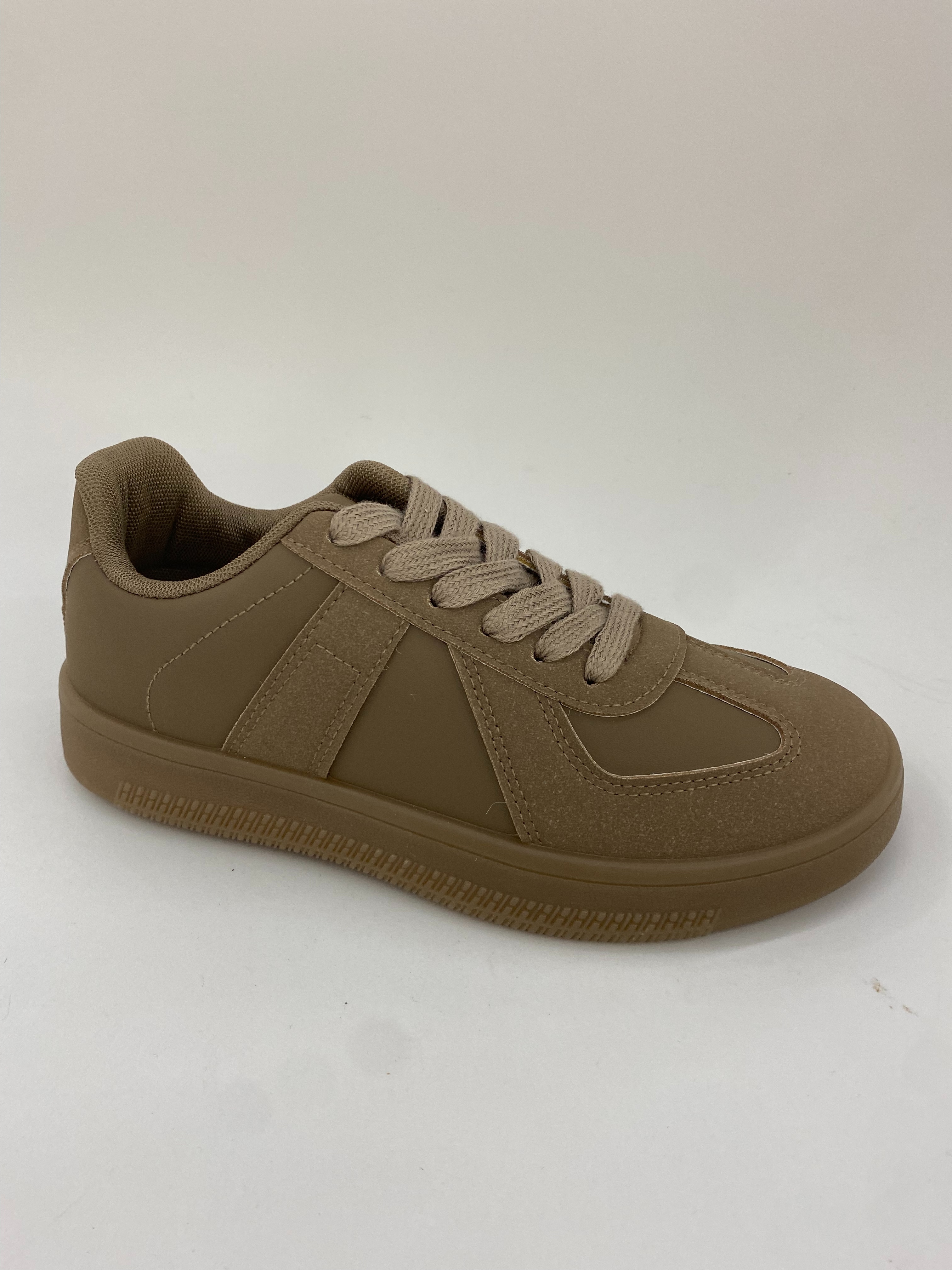 Brown sports shoes for women are casual, breathable, lightweight and comfortable in summer full figure
