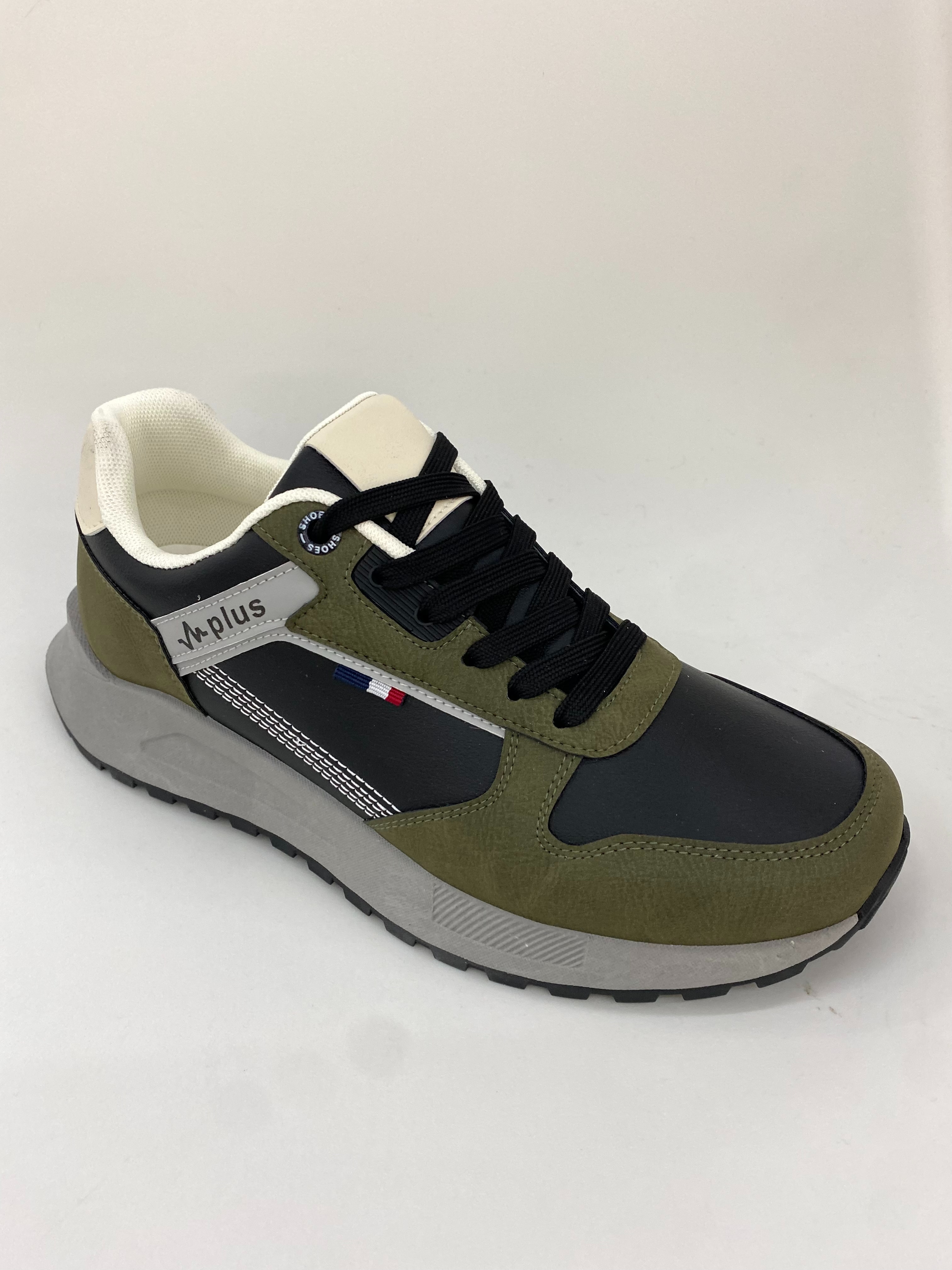 Men's summer sports shoes are casual, breathable, comfortable, lightweight and shock-absorbing full figure