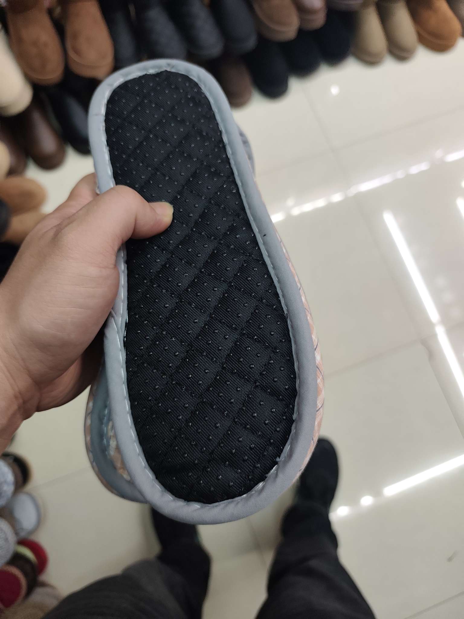 Home fabric slippers for women, summer home shoes, silent and quiet fabric cartoon men's and women's home slippers, machine washable without deformation or shrinkage, cartoon embroidered shoes and slippers detail image 3