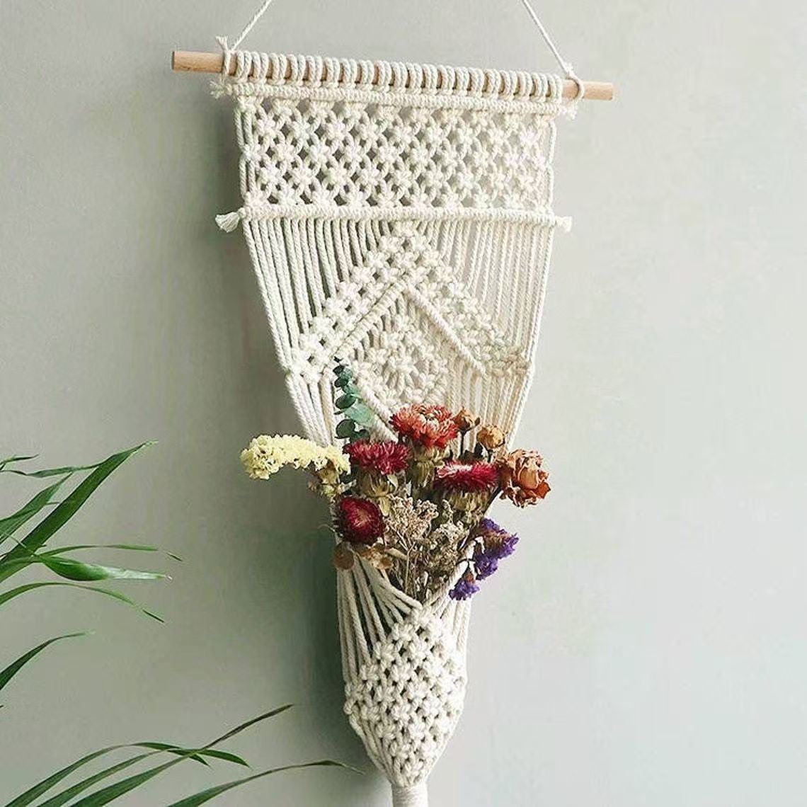 Hand-woven tapestries, dried flowers, wall decorations, ins style, simple wall hangings, cotton rope weaving, artistic and fresh style, bedroom, living room, background wall soft furnishings, homestay, photo atmosphere, and good decoration items Item Picture