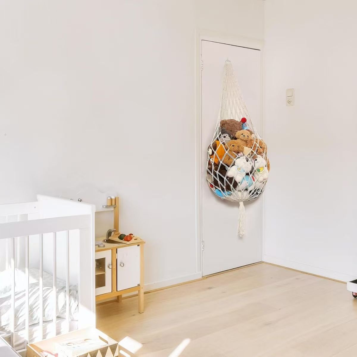 Hand-woven plush toy storage net bag, cotton rope, hammock hanging bag, children's room toy storage wonder, Bohemian-style wall decoration, great home storage items Application Scenario
