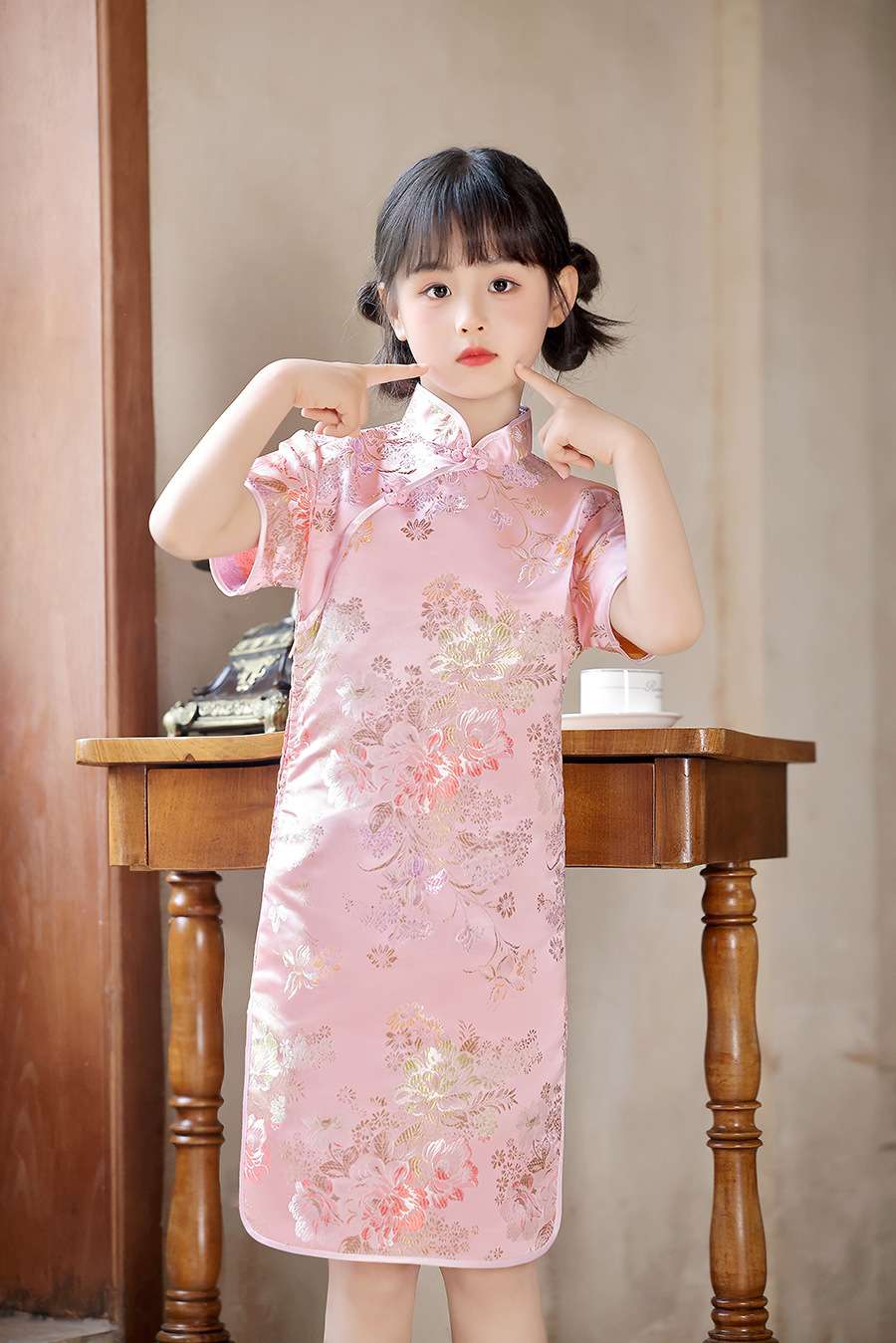 New Chinese-style children's cheongsam for summer, retro and stylish princess dress, Chinese-style embroidered dragon, phoenix, peony and plum blossom cheongsam Item Picture