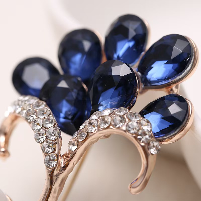 Crystal glass brooch, black blue diamond alloy brooch, rose gold white K water diamond brooch, factory direct sales, in stock supply pic 4