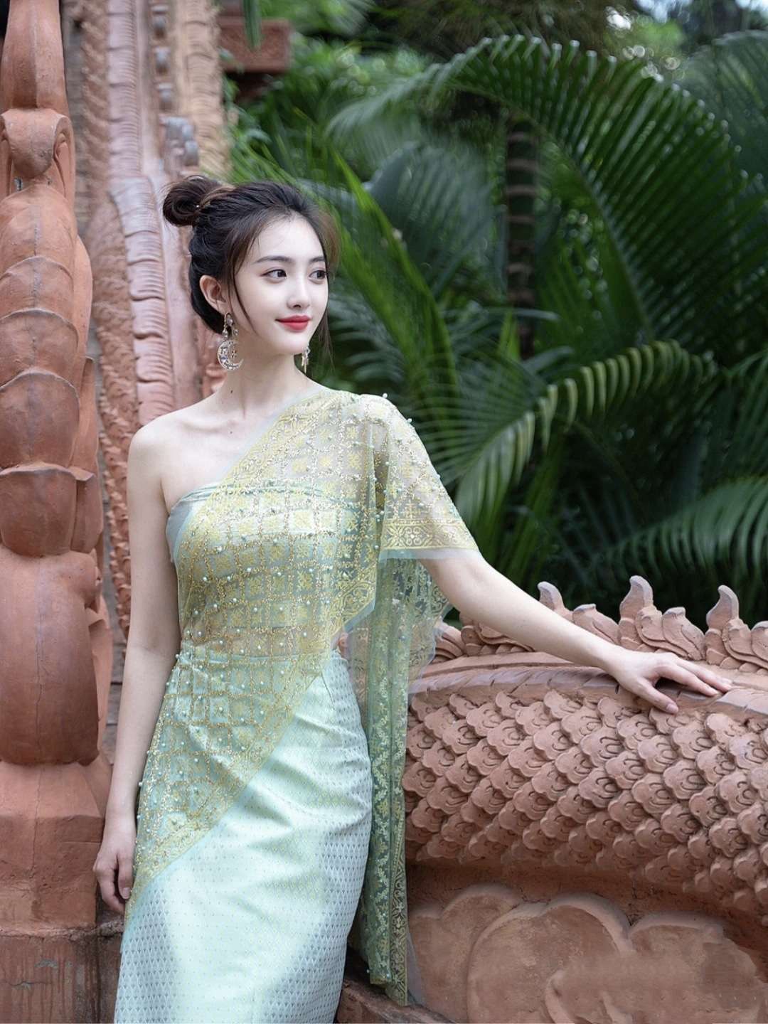 外贸热销泰国服饰云南傣族服饰西双版纳傣族民族服装筒裙表演服艺术写真拍照详情图12
